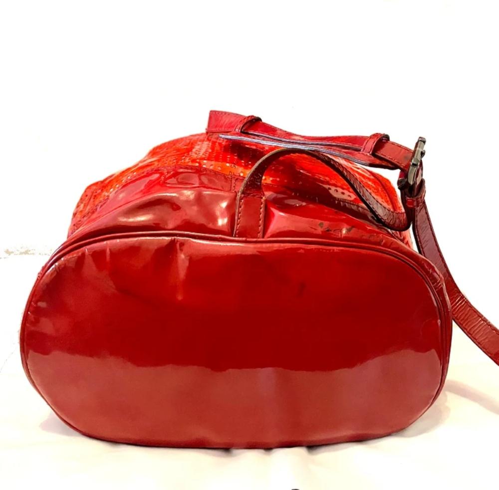 1990s Burberry Red Perplex Patent Leather Rucksack 
the bag is in great 1990s vintage condition 
Dimensions: 30x40x19cm / 11.8x15.7x7.5in
strap length:  110cm / 43.3in