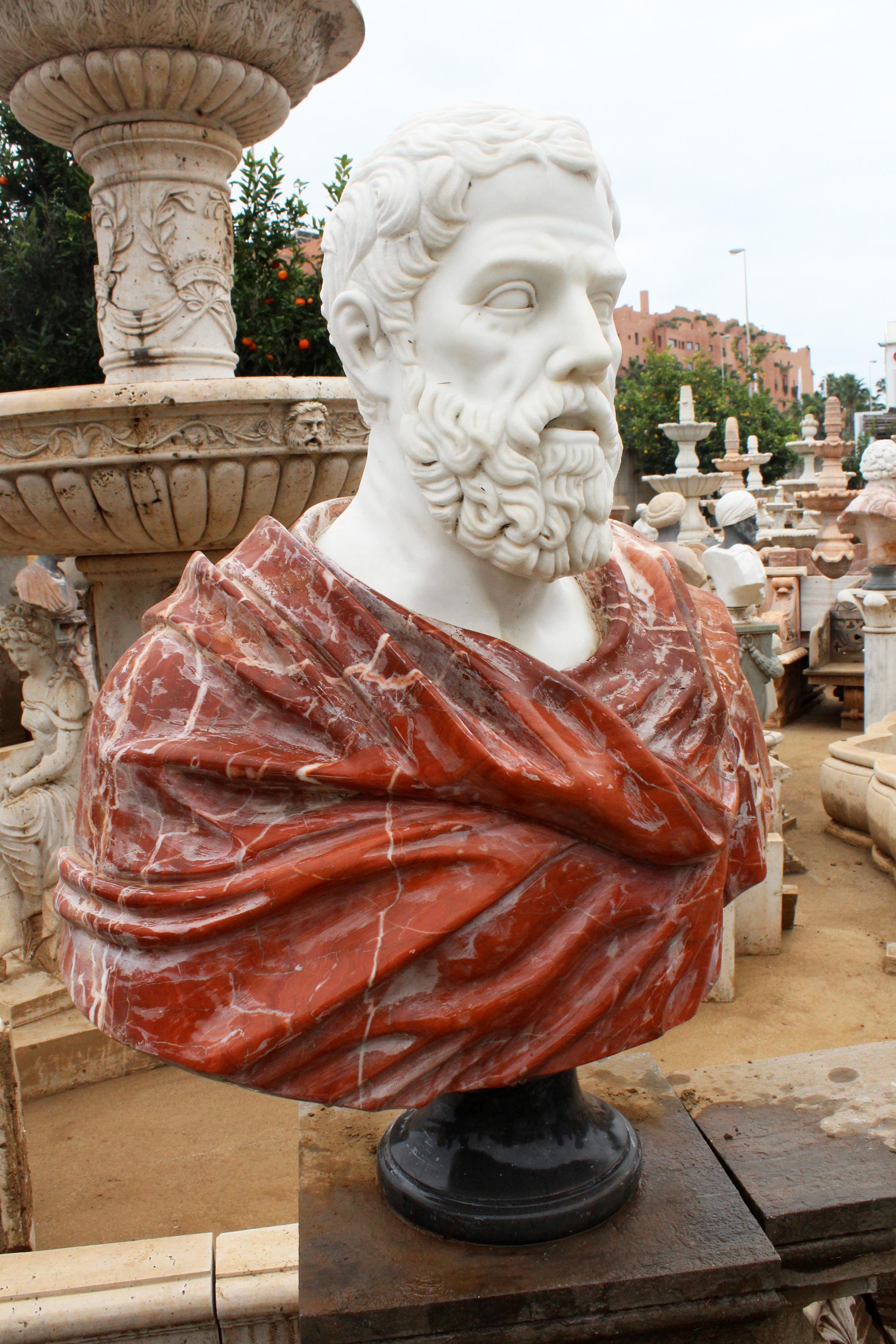 1990s bust of a Roman, hand carved by craftsmen using Carrara white marble for the head and Alicante red on the toga, where the white veins give movement and realism to the cloth. Simple round base in Belgian black marble.