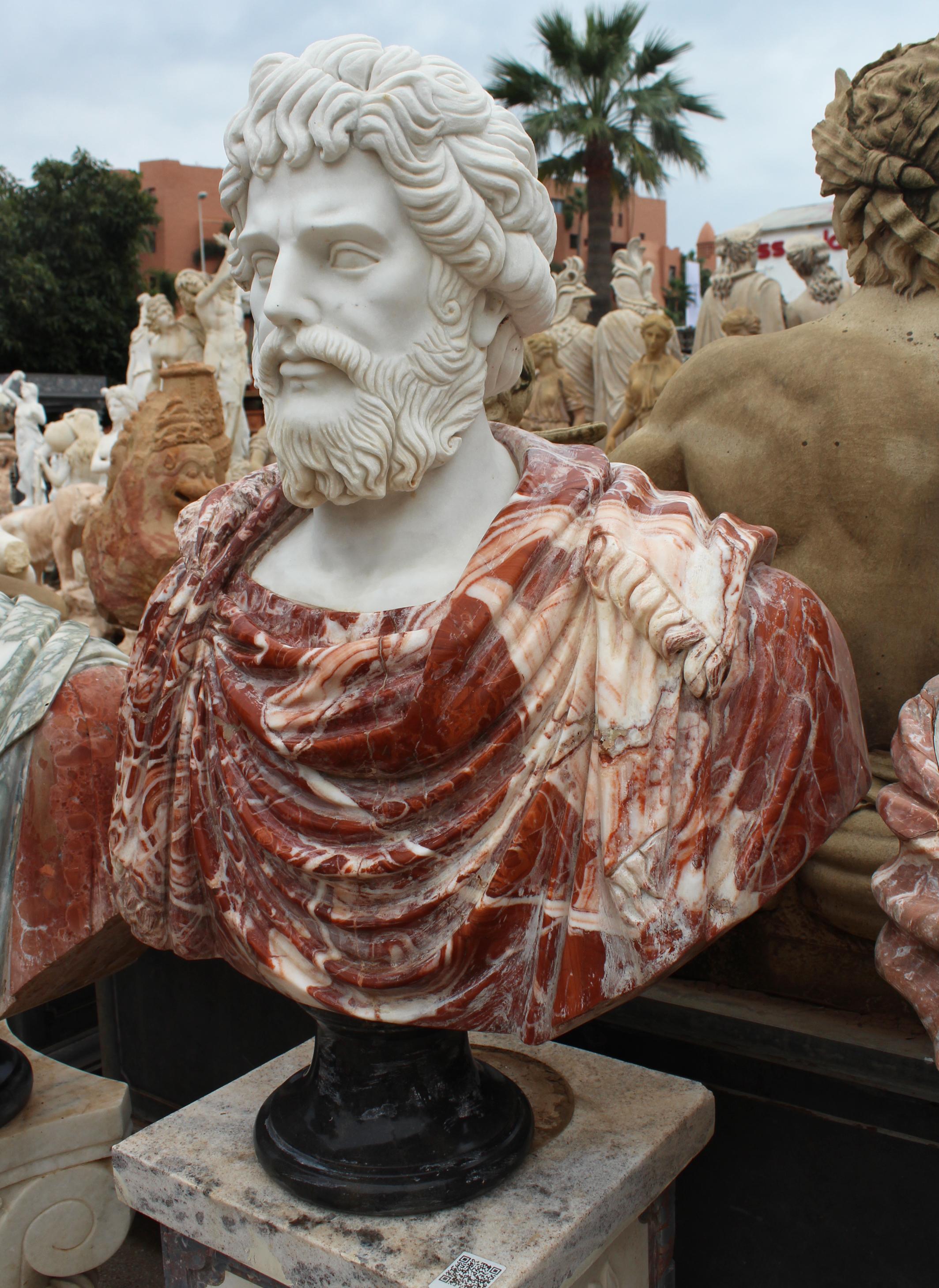 Romain classique Buste romain des années 1990 sculpté à la main en blanc de Carrare et marbre rouge d'Alicante en vente