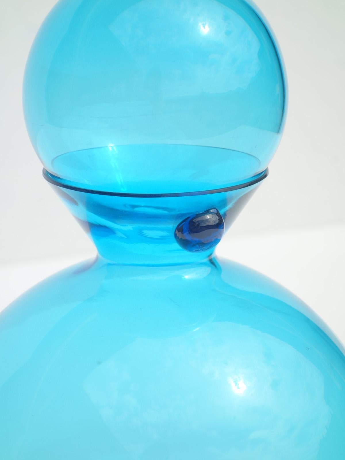 Blue blown glass bottle
Perfect condiction

MEASURES:
H 32 cm
diam 18.5 cm

