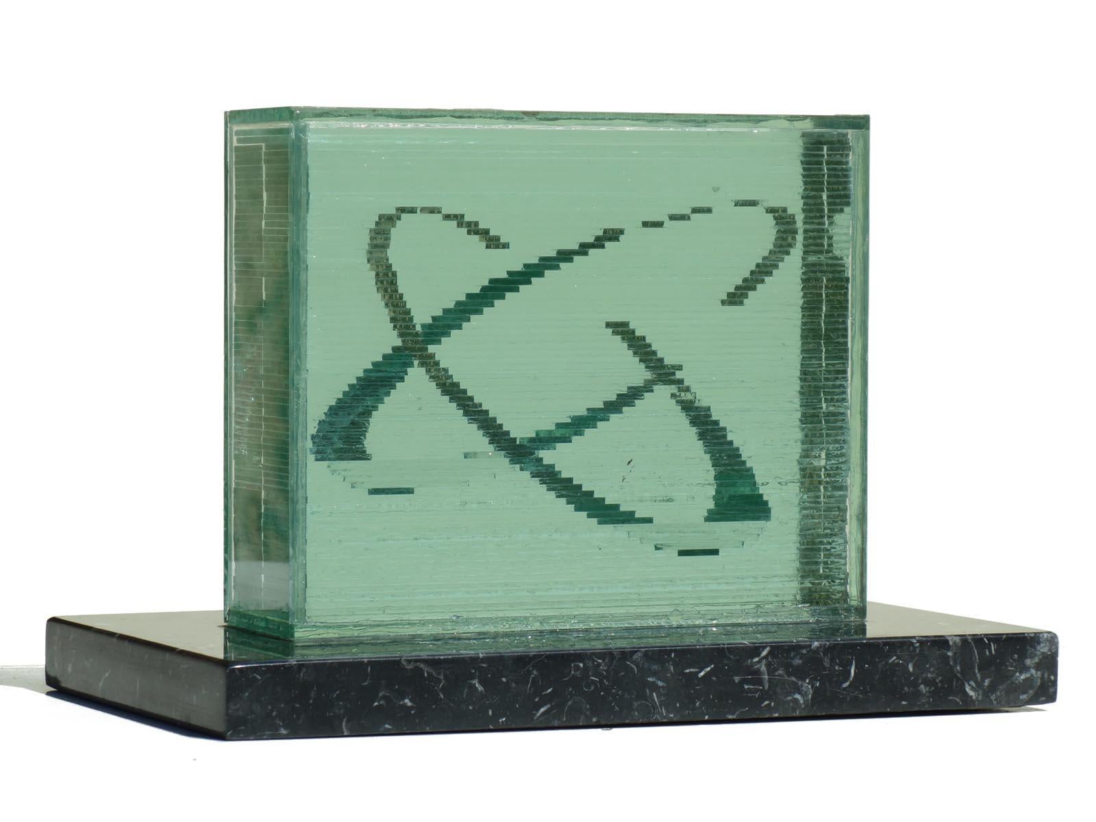 Izumi Oki, 1995

Sculpture en cristal
Parfait état.