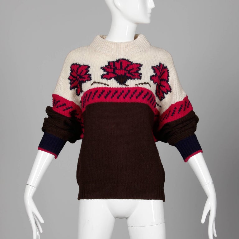 Black 1990s Byblos Vintage 100% Wool Chunky Knit Sweater Top with Flower Design For Sale