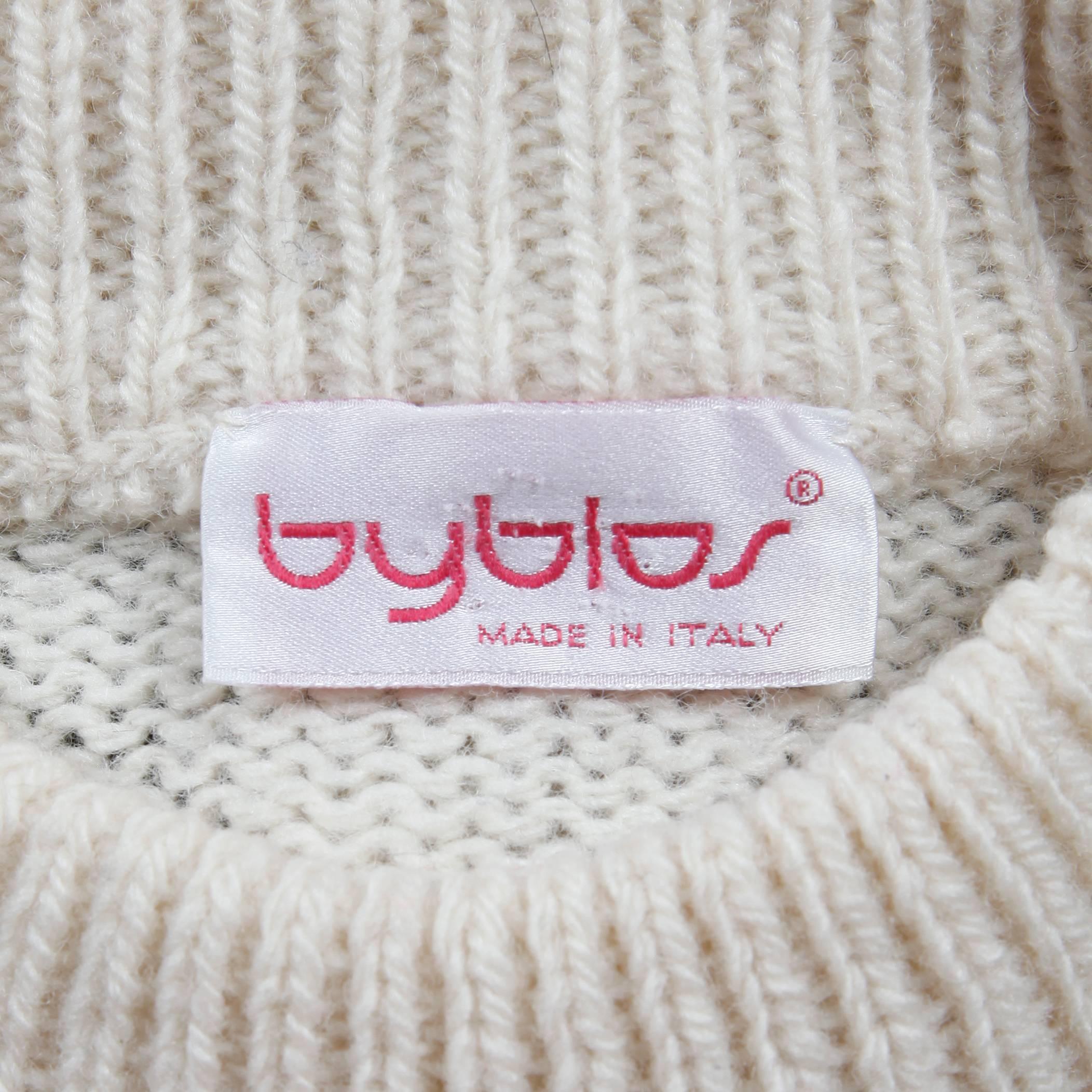 1990s Byblos Vintage 100% Wool Chunky Knit Sweater Top with Flower Design In Excellent Condition For Sale In Sparks, NV