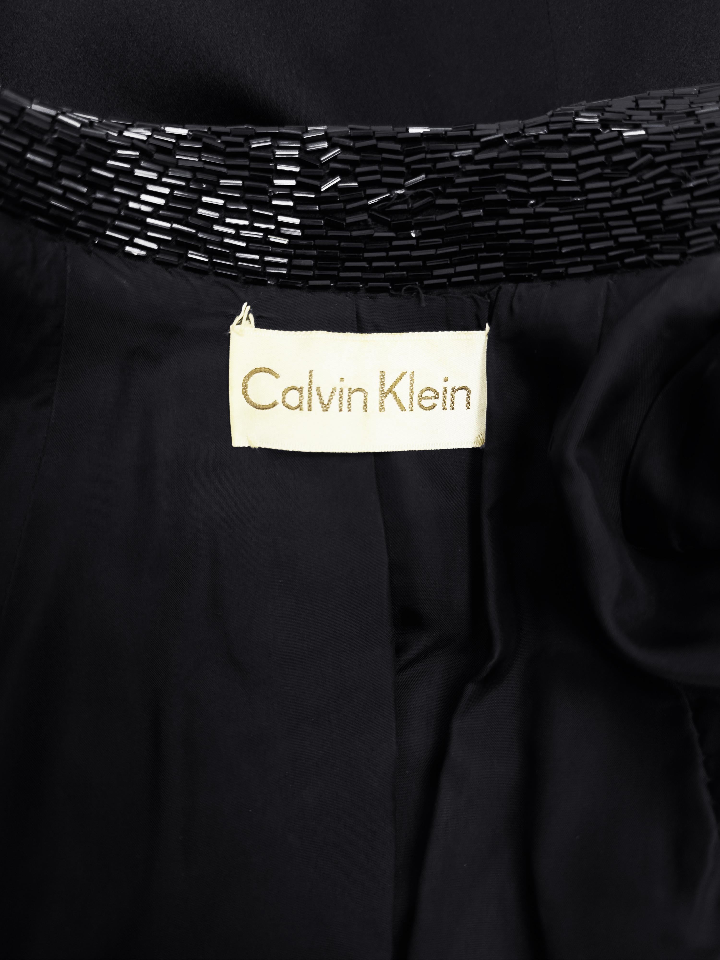Giacca anni '90 di Calvin Klein in raso nero con colletto e polsini di perline in vendita 1