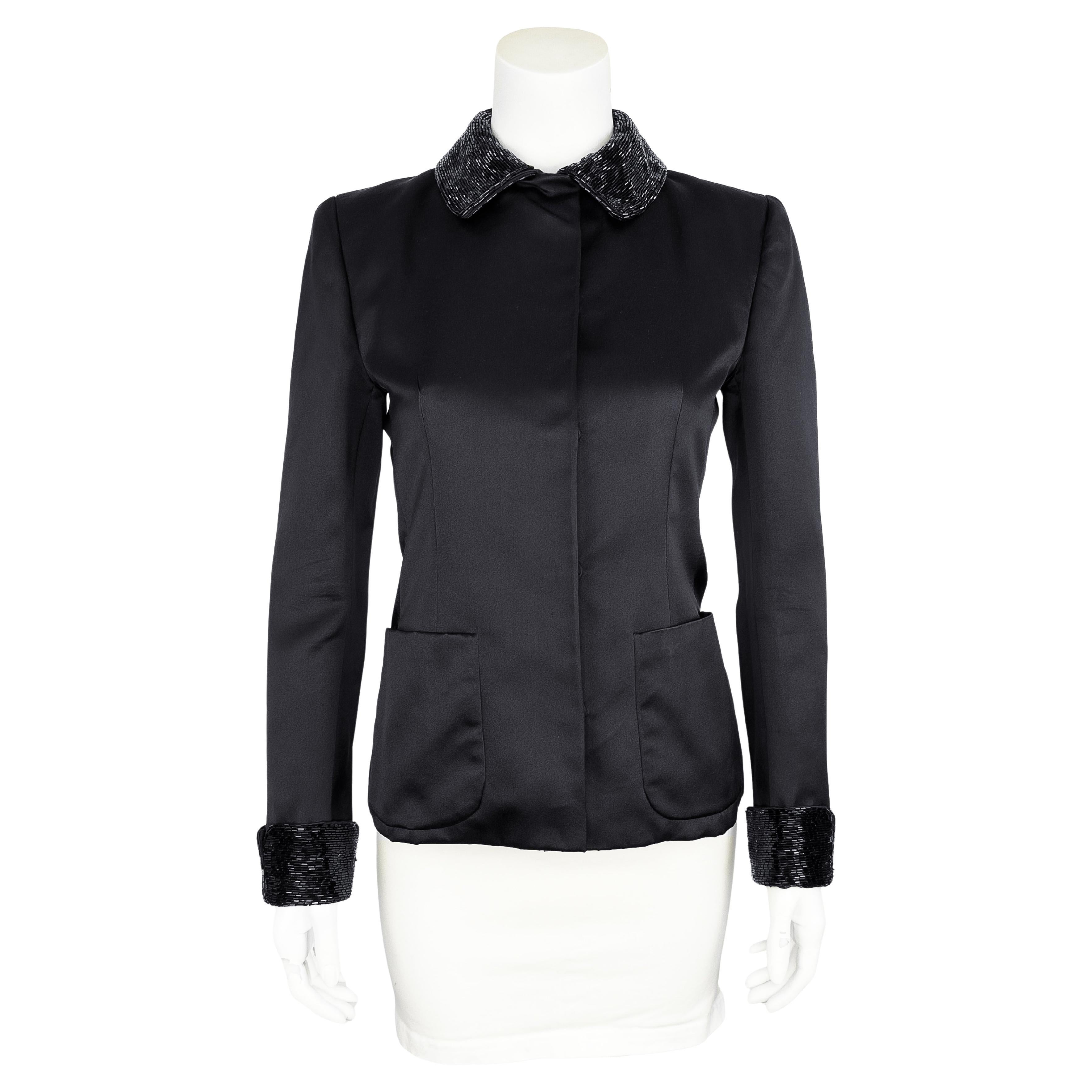 Chaqueta de satén negro Calvin Klein de los años 90 con cuello y puños de cuentas