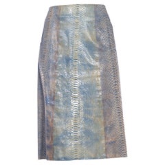1990S CALVIN KLEIN Falda lápiz azul claro de piel de serpiente teñida a mano