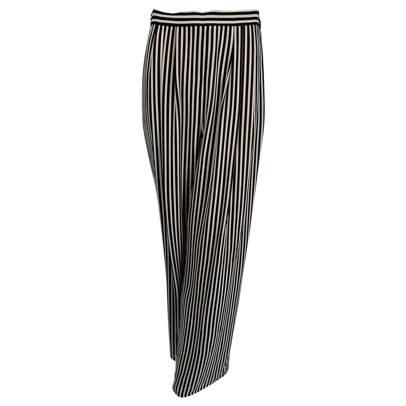 Carlislie de los 90 Pantalón de seda blanco y negro con raya y pliegues en la parte delantera