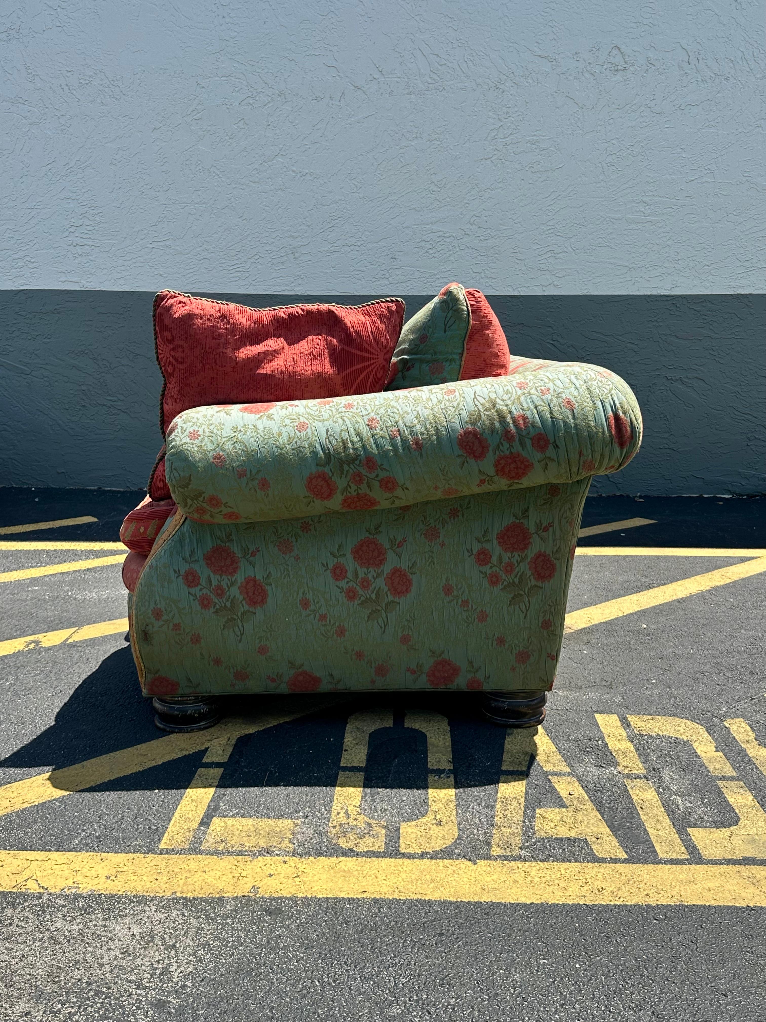 Carol Hicks x EJ Victor Country Shabby Boho - Canapé en duvet coloré à fleurs, années 1990 en vente 1