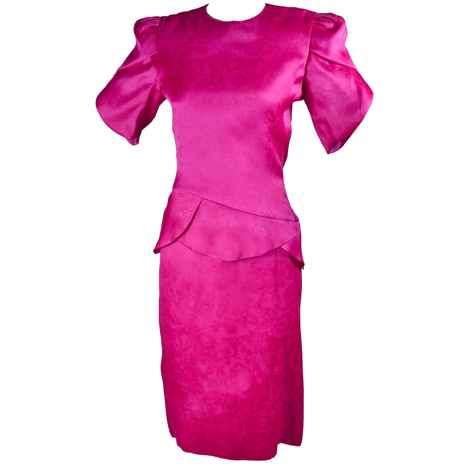 1990er Carolina Herrera Seidenkleid mit rosa Jacquard-Druck MOB oder Hochzeitsgast (Pink) im Angebot