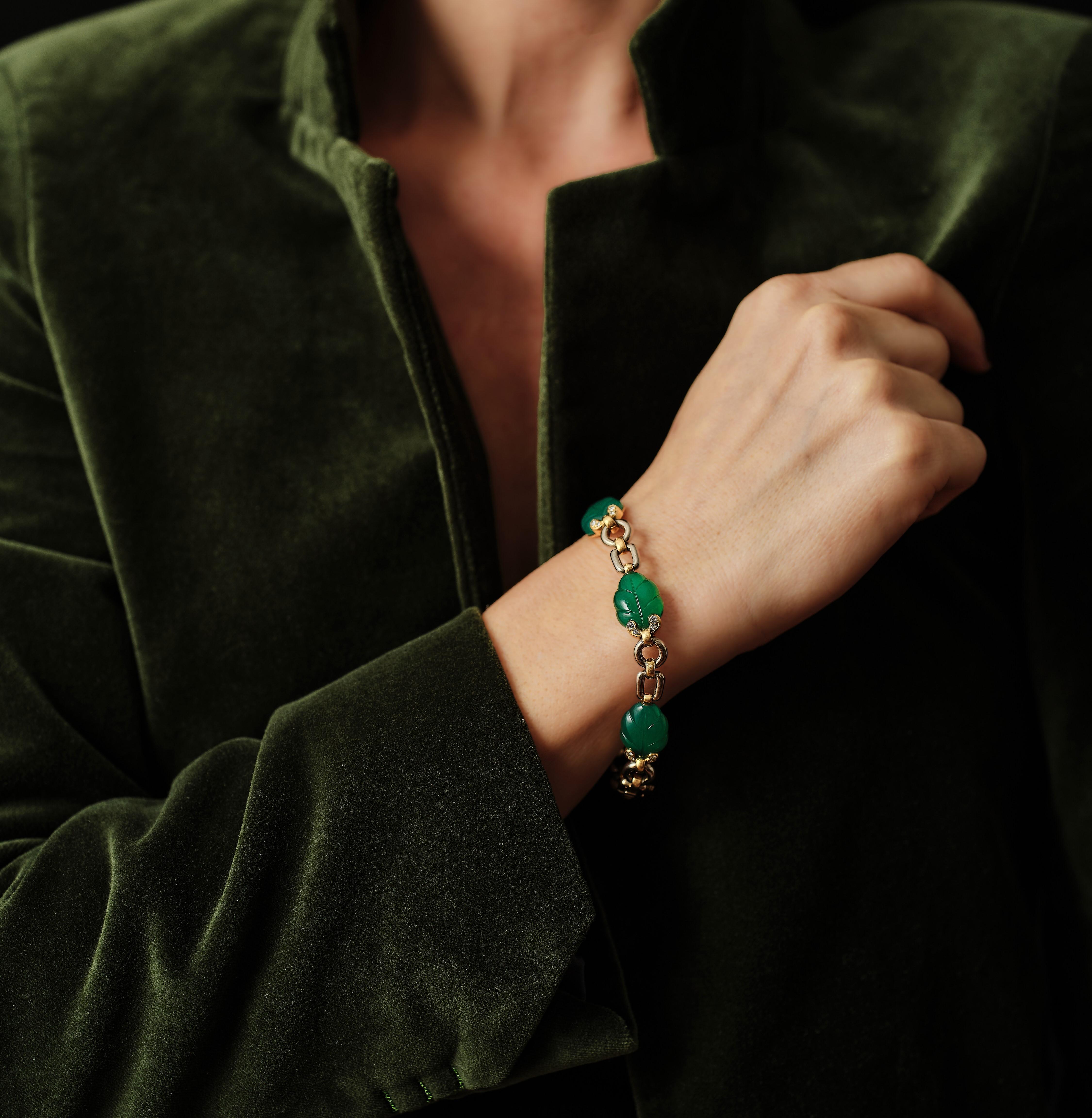 Pulsera Cartier de los años 90 con hojas de crisoprasa talladas. en venta 2