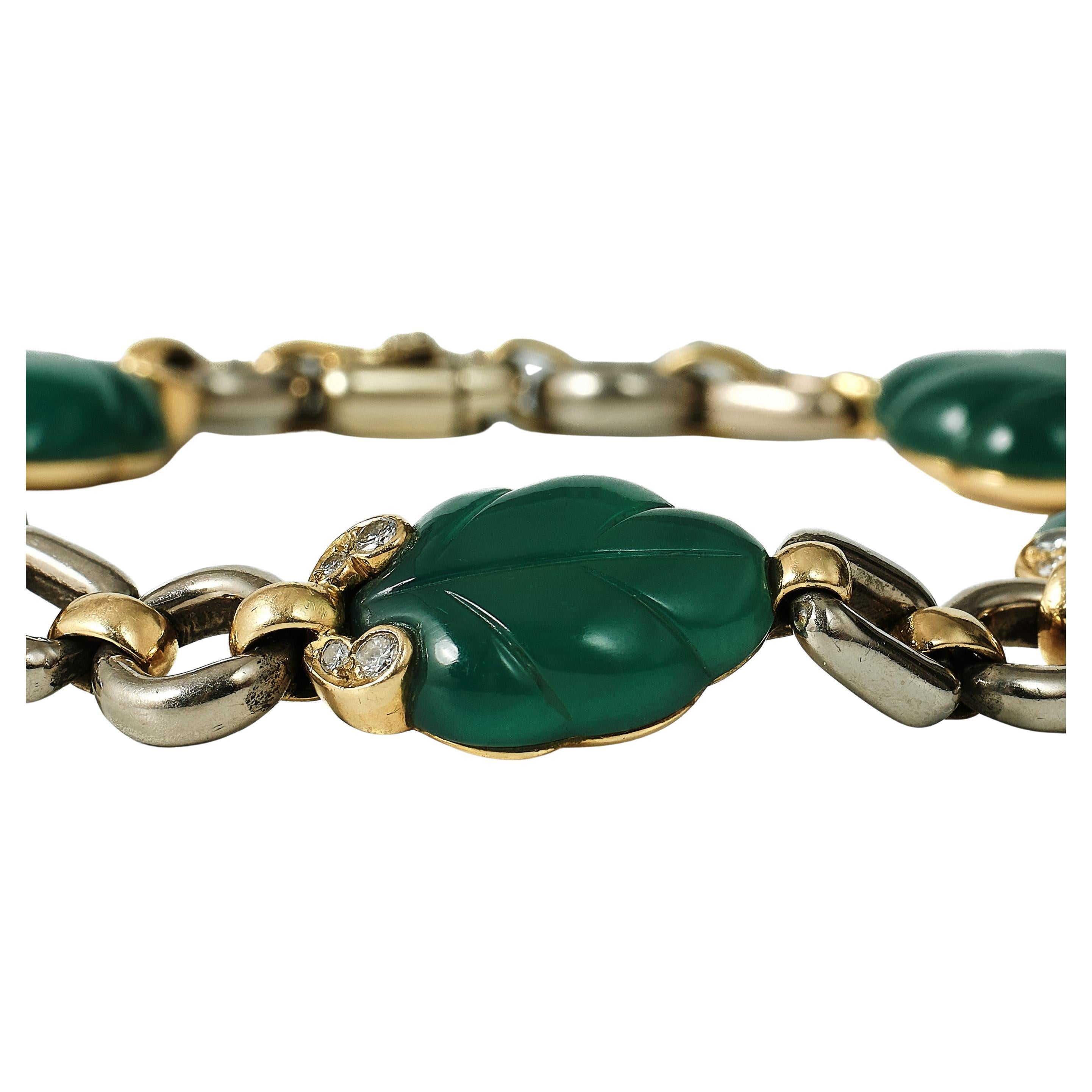 Pulsera Cartier de los años 90 con hojas de crisoprasa talladas. en venta