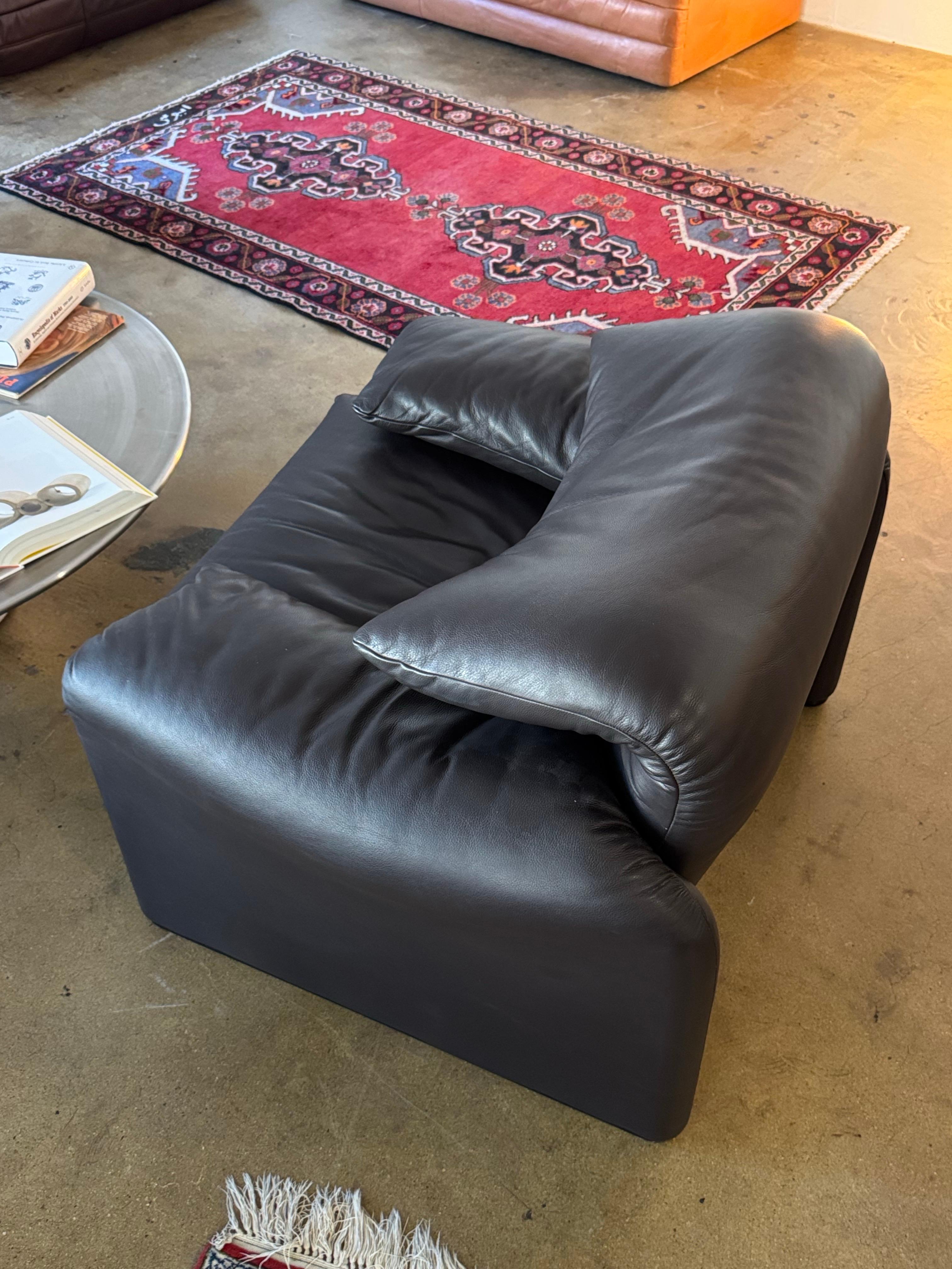Silla de salón Cassina Maralunga de los años 90 Italiano en venta