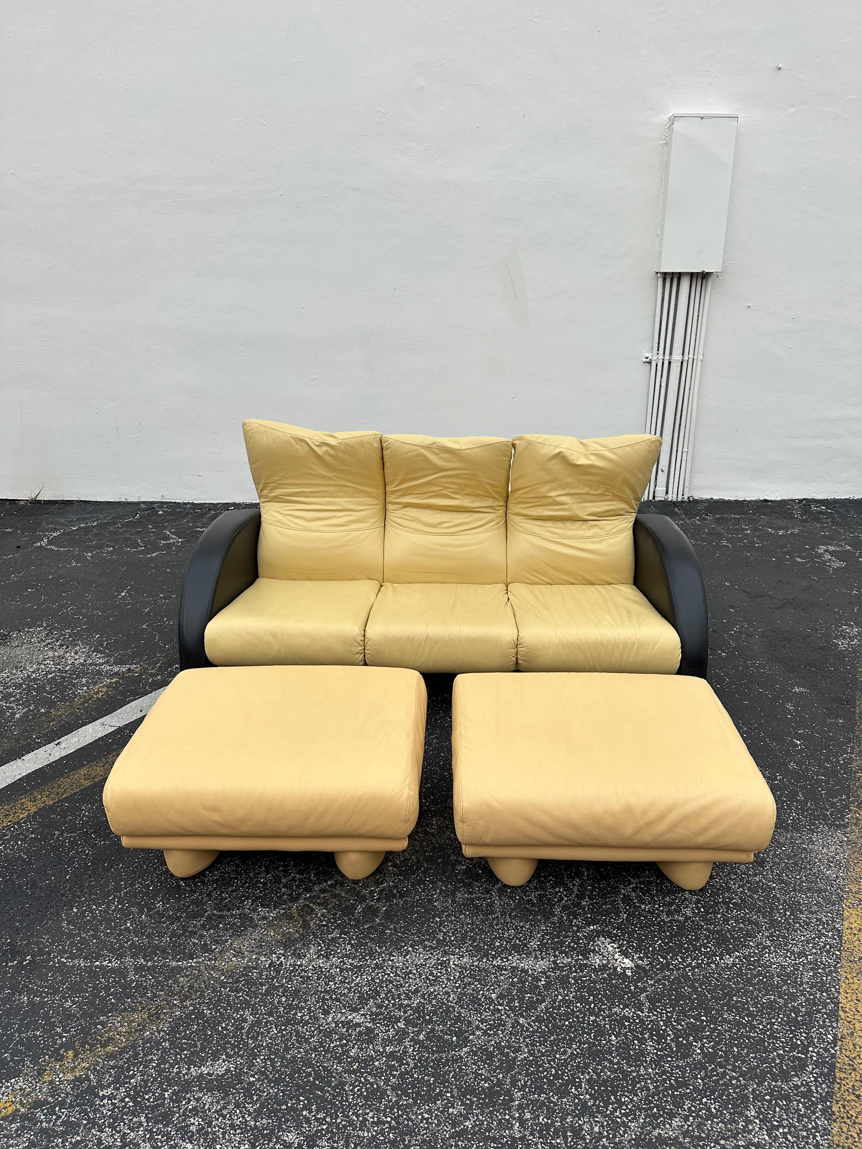 Sofá de cuero negro y amarillo Cassini de los años 90 en venta 3