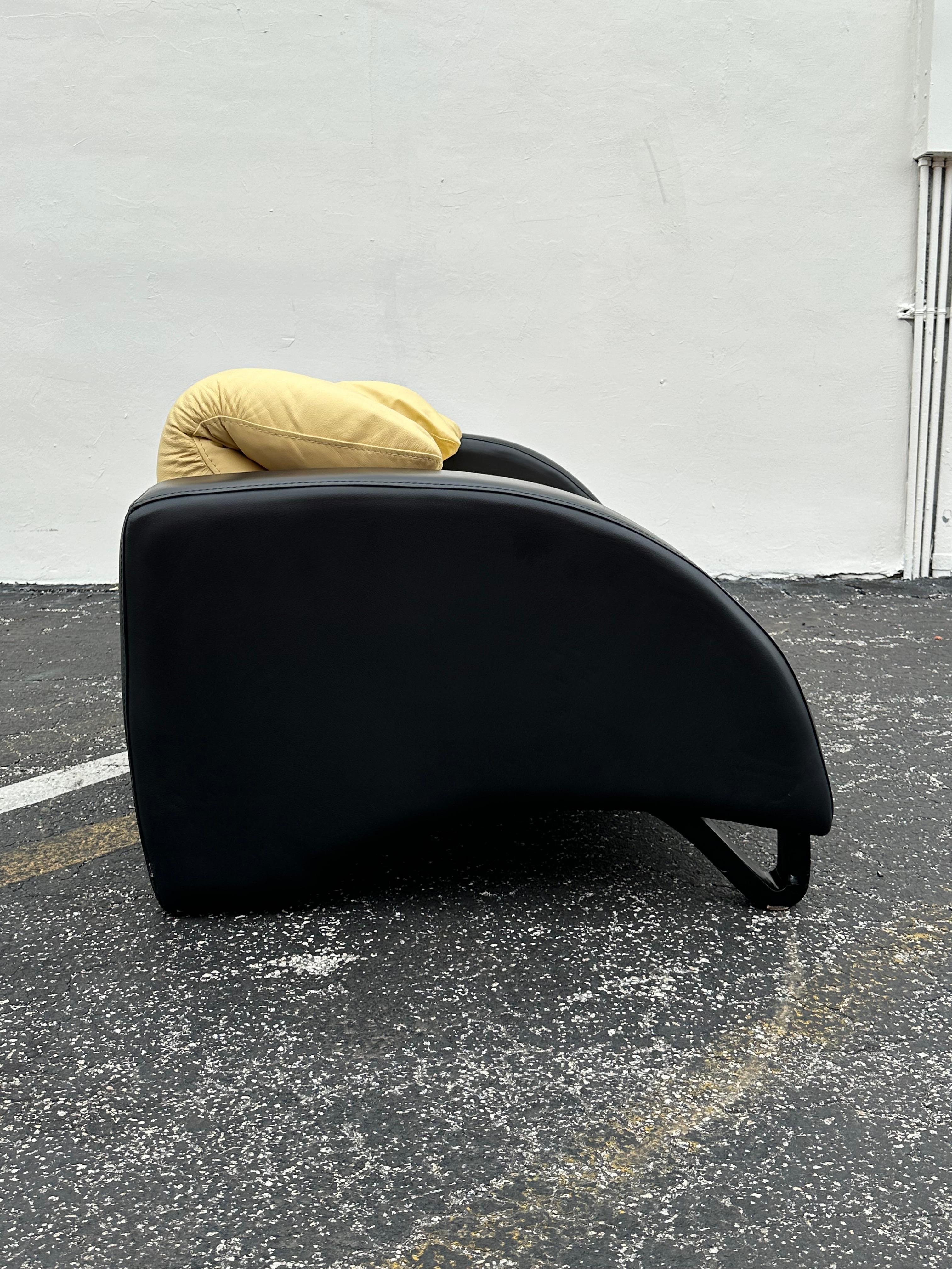 Sofá de cuero negro y amarillo Cassini de los años 90 en Bueno estado para la venta en Fort Lauderdale, FL