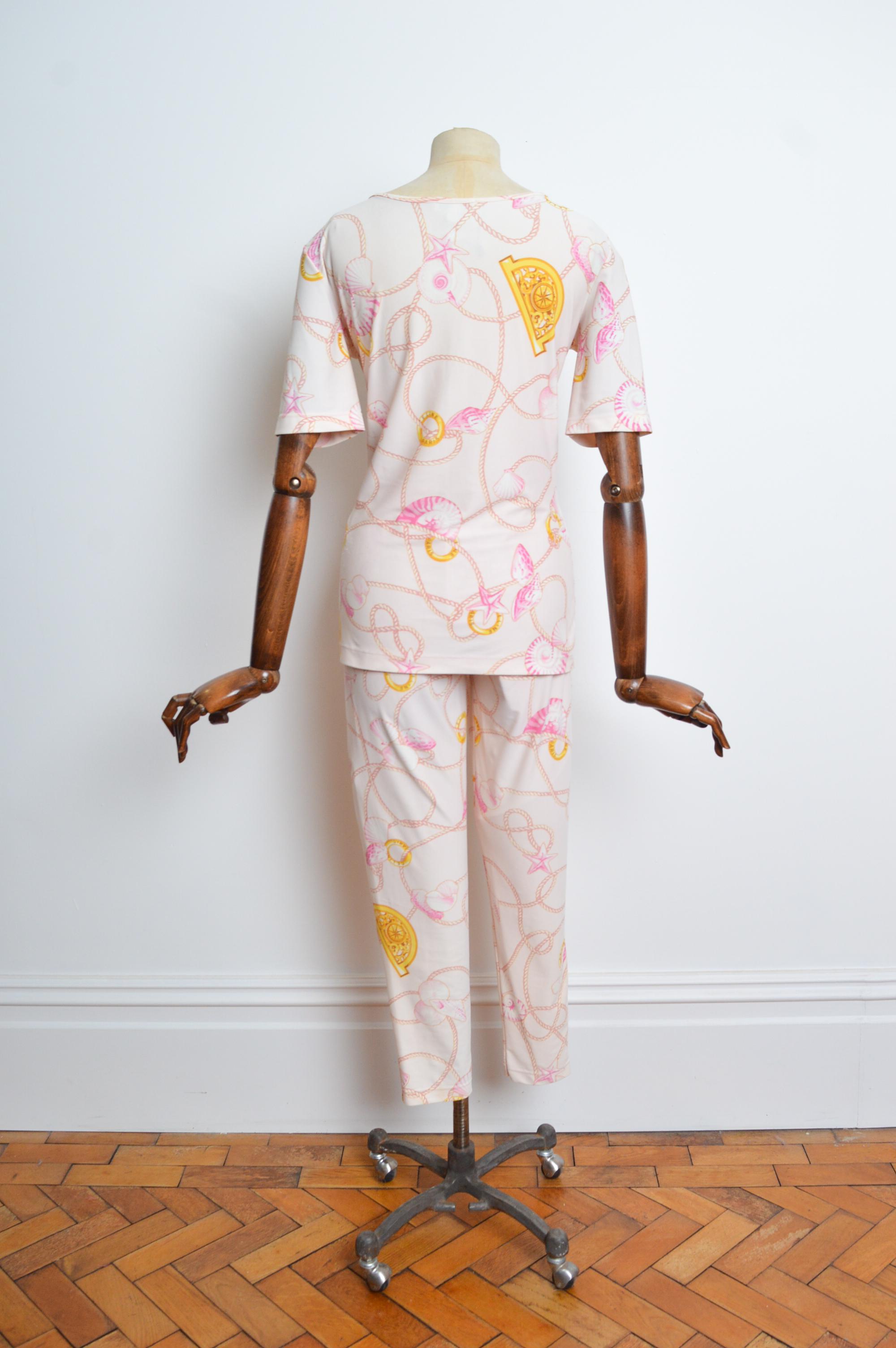 1990s CÉLINE Baroque Sea Shell Print Pastel Pink & Gold T-SHIRT & Leggings set For Sale 6
