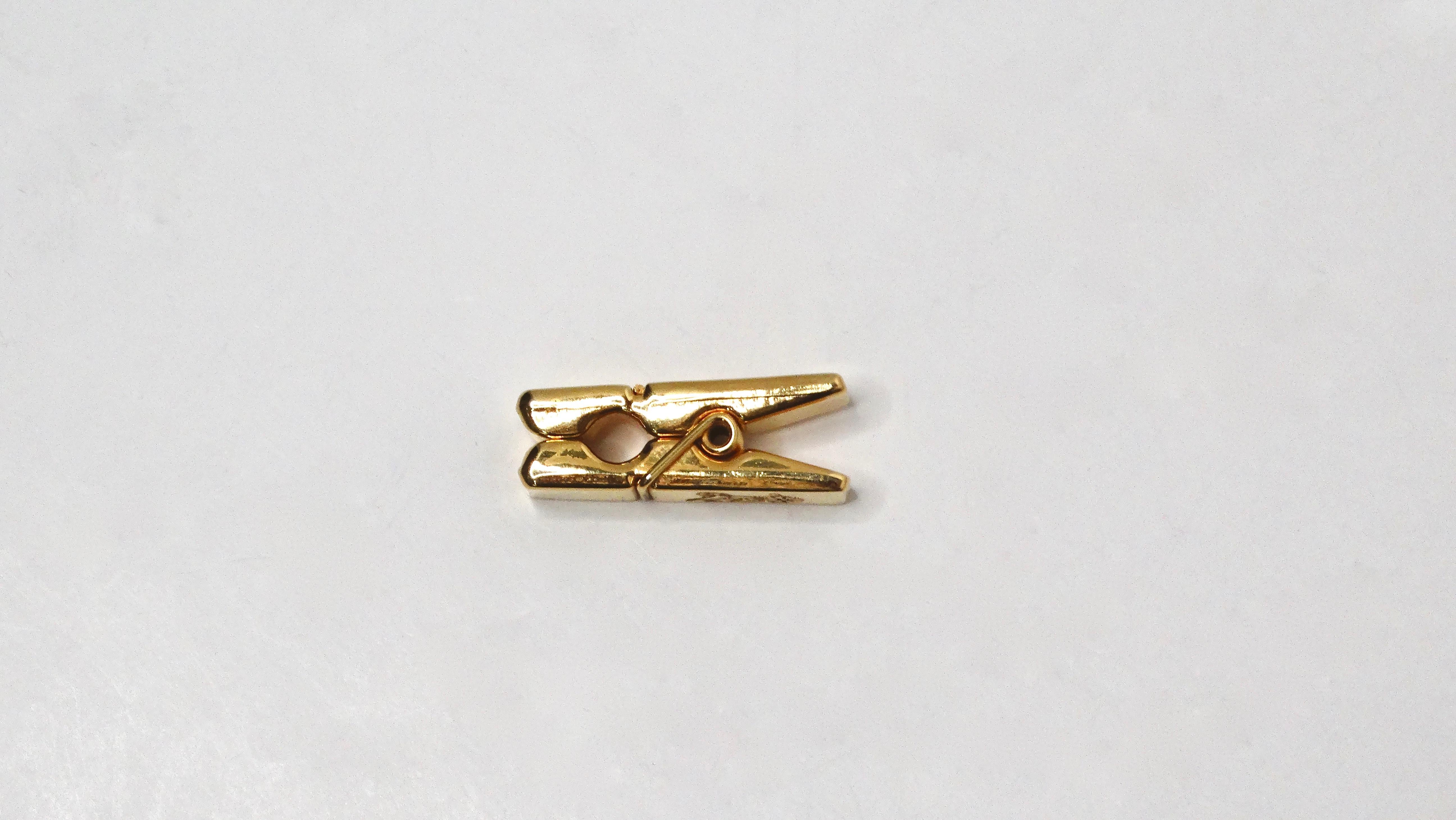 1990s Celine Small Gold-Tone Clothespin Style Tie Clip In Good Condition For Sale In Scottsdale, AZ