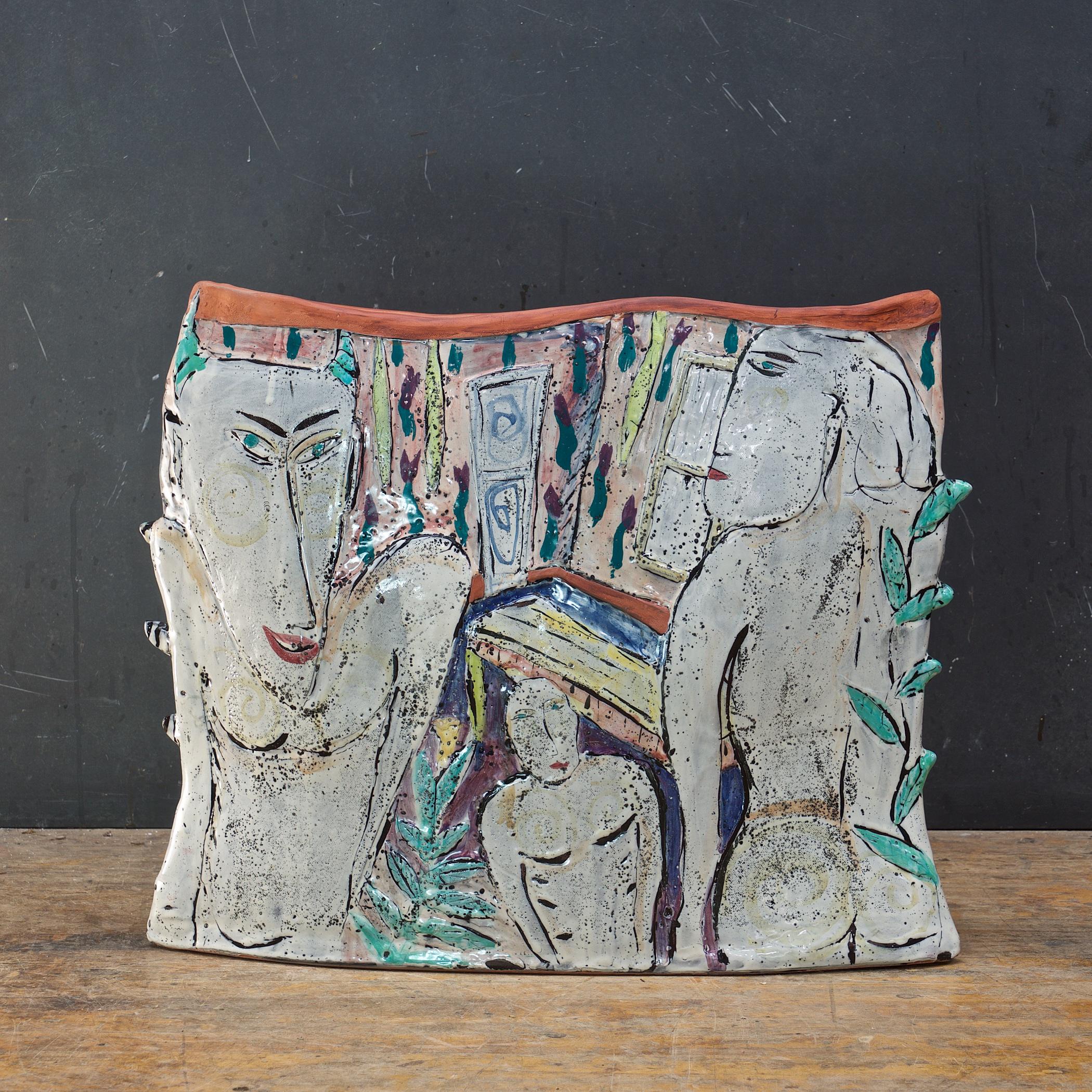 Postmoderne 1990 Vase en céramique Deborah Groover Voo Doo Jazz Maximalist Nude Scene Sculpture en vente