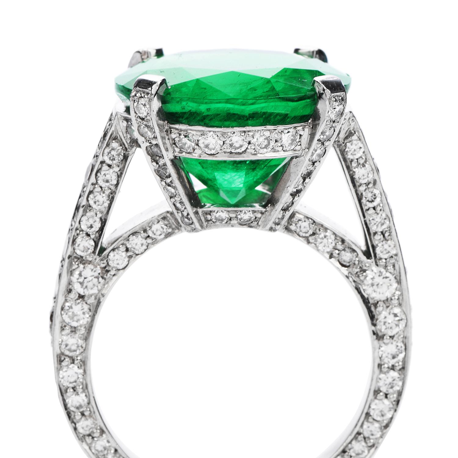 Women's or Men's 1990s Certified 8.13 Carat Colombian Emerald Diamond Platinum Cocktail Ring