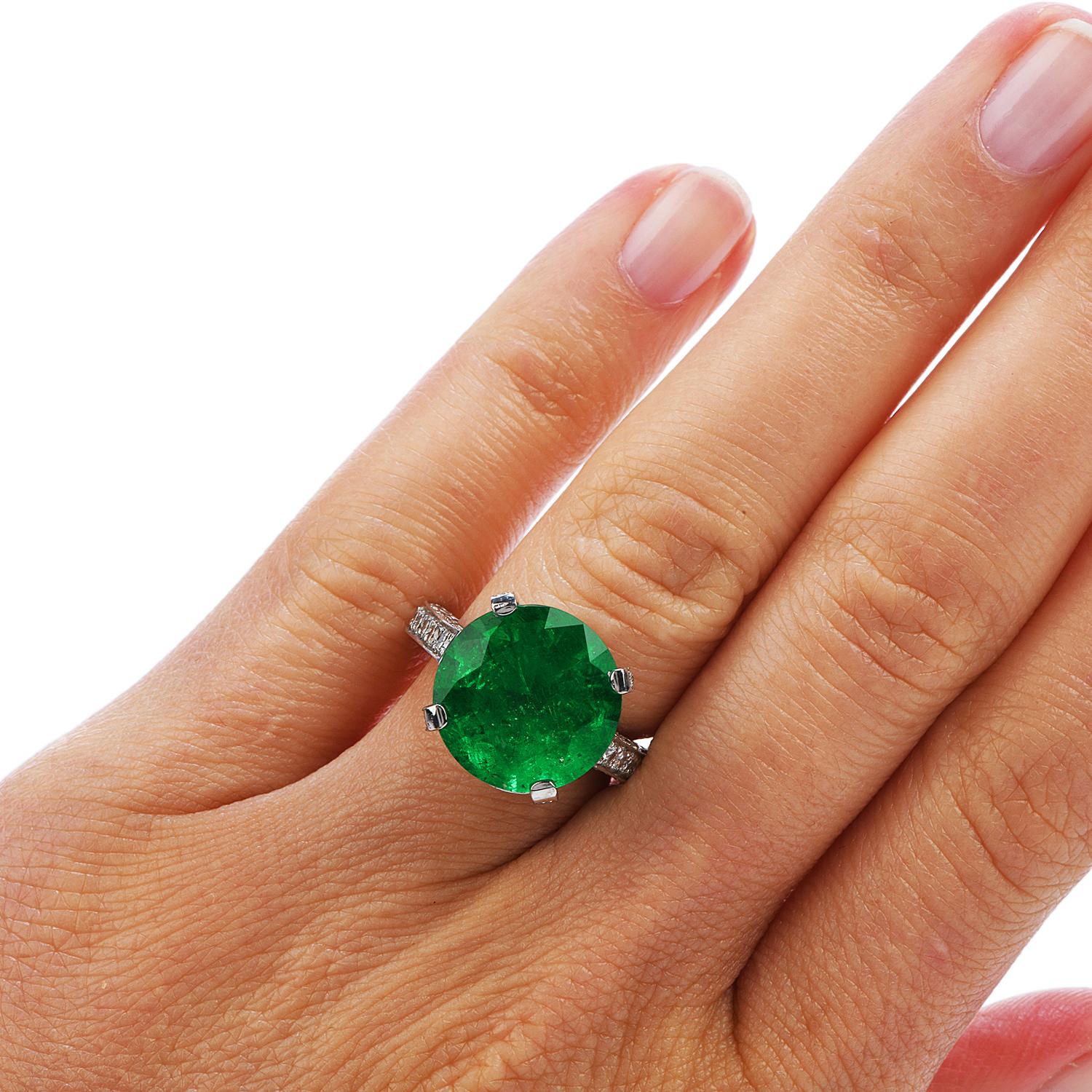 1990s Certified 8.13 Carat Colombian Emerald Diamond Platinum Cocktail Ring 2