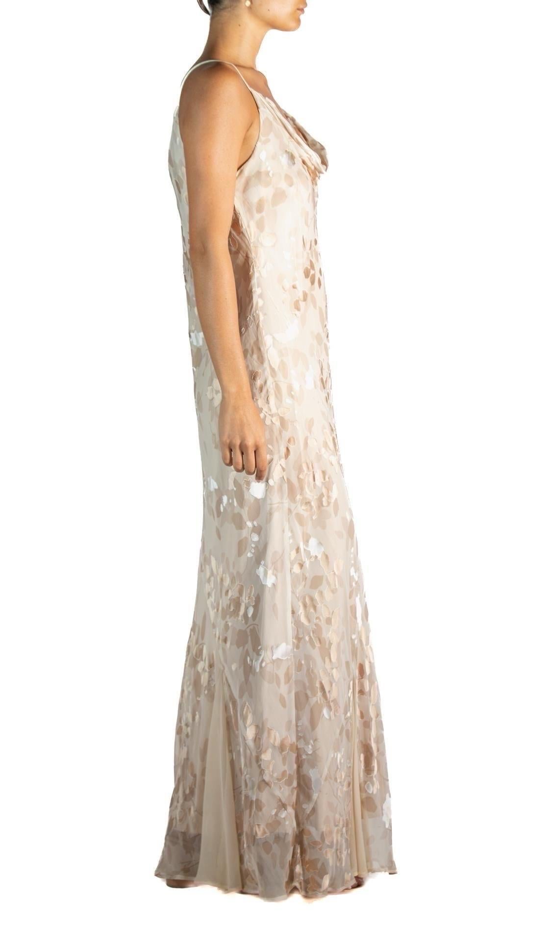 1990S Champagner Schrägschnitt Seide & Rayon Burnout Chiffon Kleid Groß (Beige) im Angebot