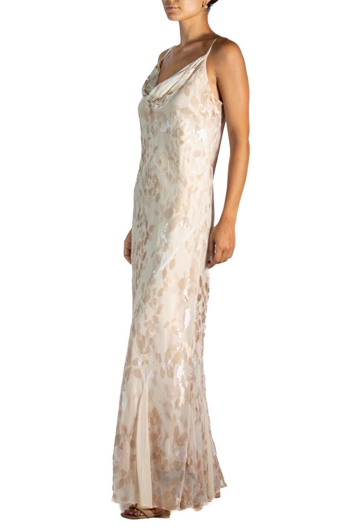 1990S Champagner Schrägschnitt Seide & Rayon Burnout Chiffon Kleid Groß im Zustand „Hervorragend“ im Angebot in New York, NY