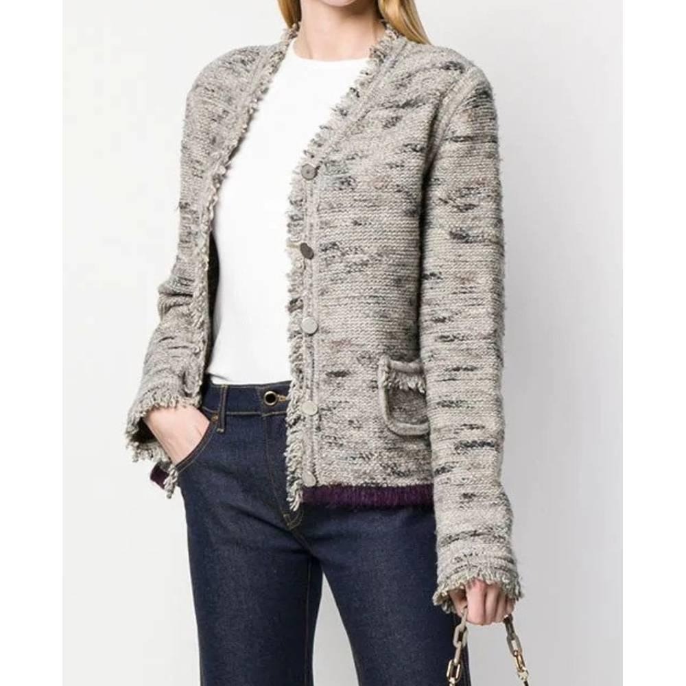 Chanel jacket in mixed wool and nylon in the shades of beige, brown, black, gray and subtle purple panel at the waist, model with V-neck, frontal closure with buttons, long sleeves, two front patch pockets and fringed edges. 

Years: 90s

Made in
