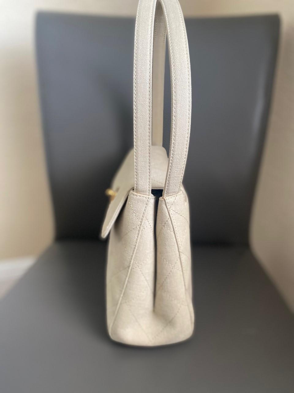 chanel vintage kelly shoulder bag