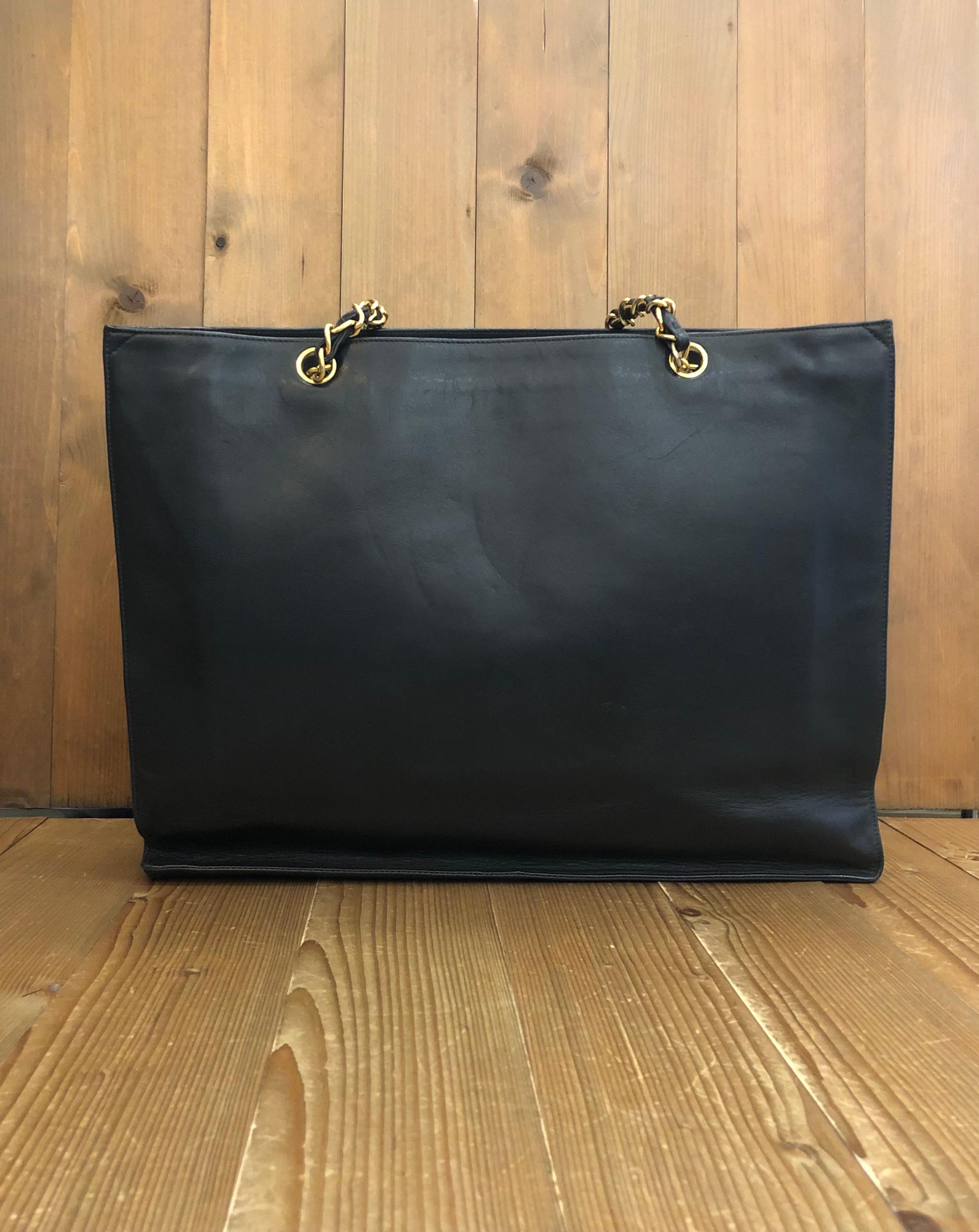 1990s Chanel Jumbo chain tote in black calf leather featuring detachable leather chain straps. Made in France. 4 Series (Serial no illegible). Measures 16 x 12 x 4.25 inches Handle drop 15 inches.

Condition - Some signs of wear consistent with age