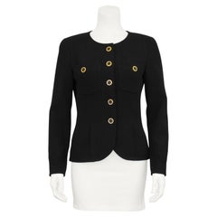 Chanel - Veste noire sans col avec boutons dorés, années 1990