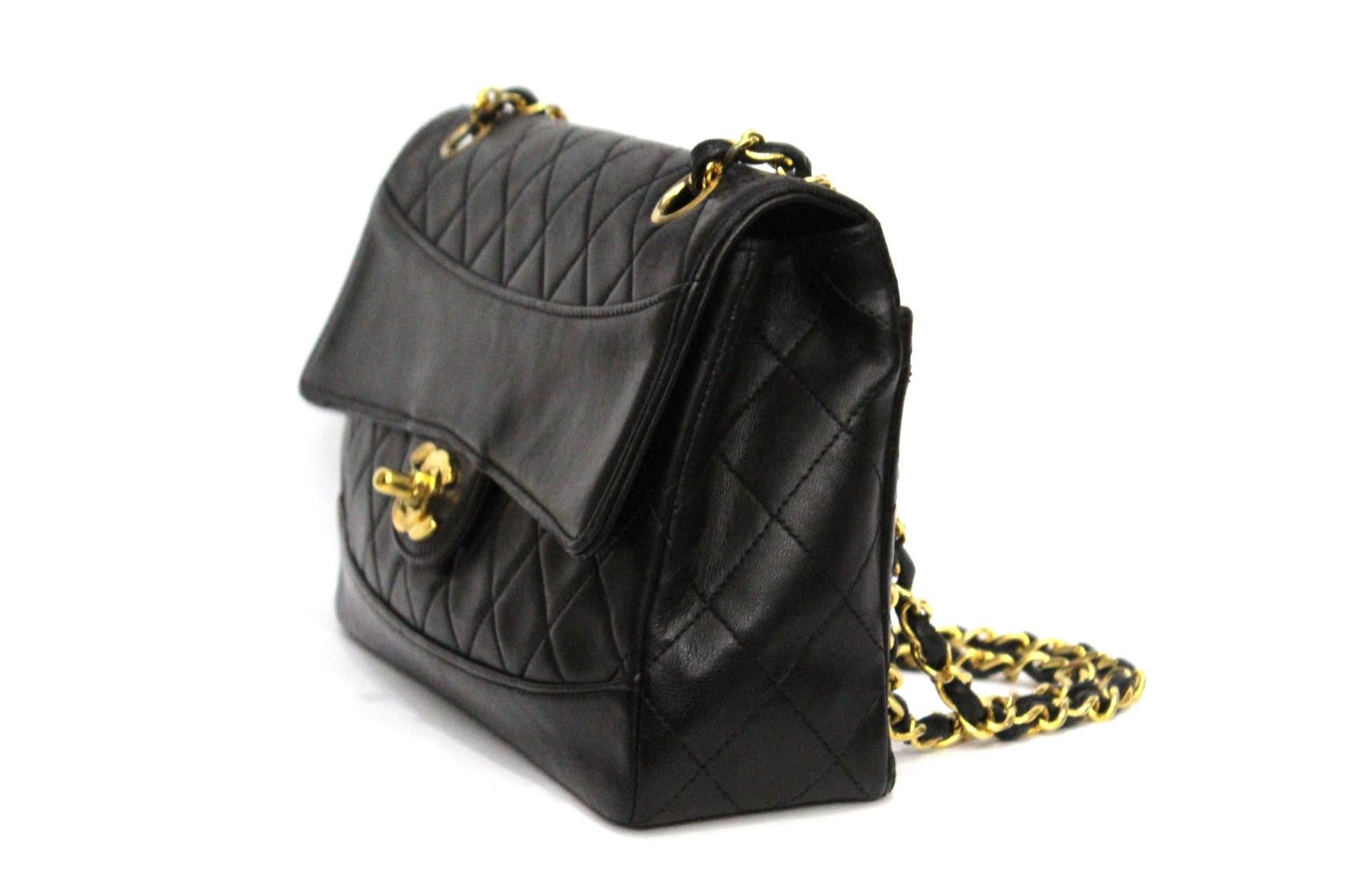 Chanel Vintage Single Flap Bag
Black color
Gold hardware 