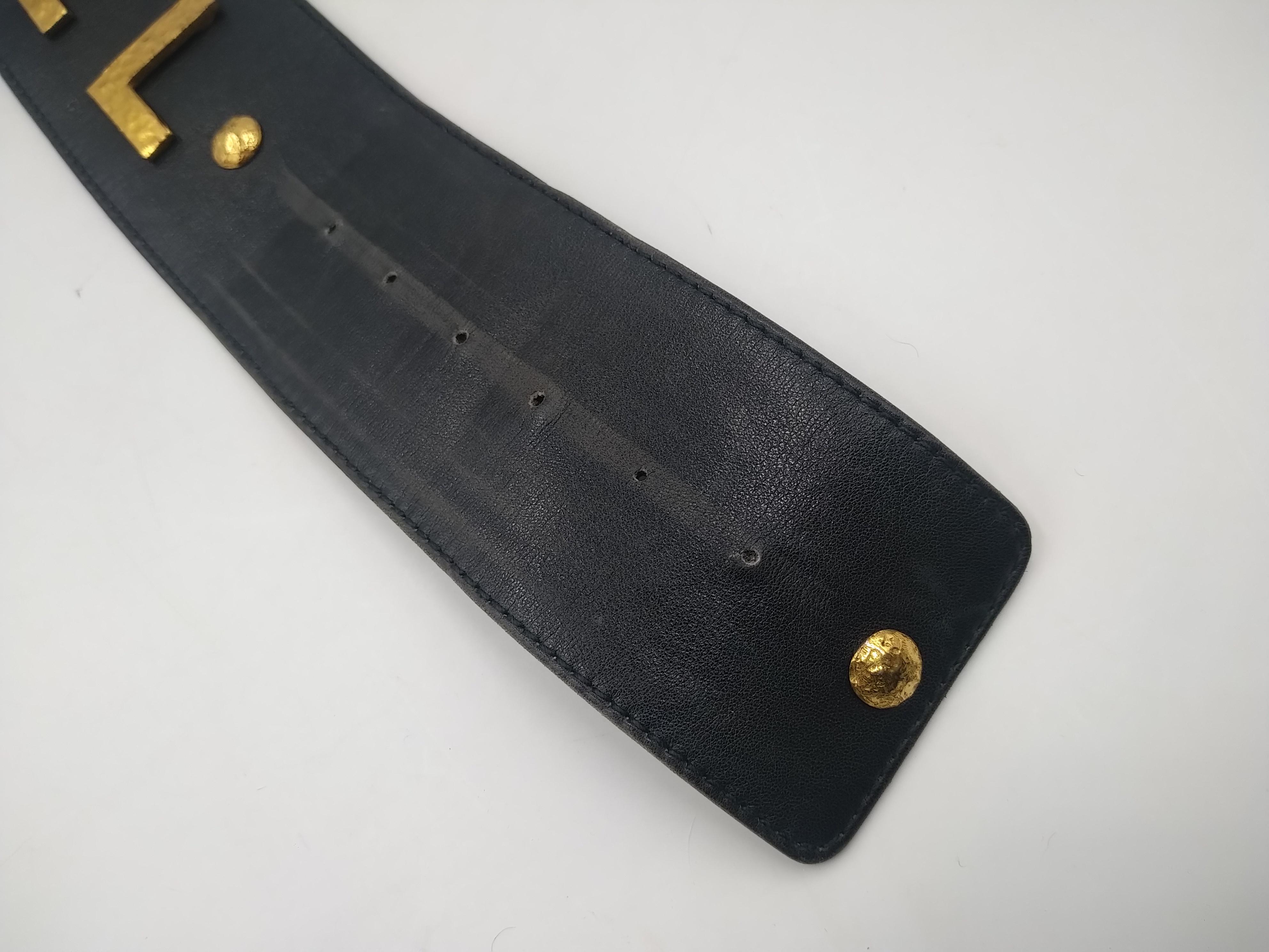 1990er Chanel Schwarzer Ledergürtel Gold Iconic written Chanel 4