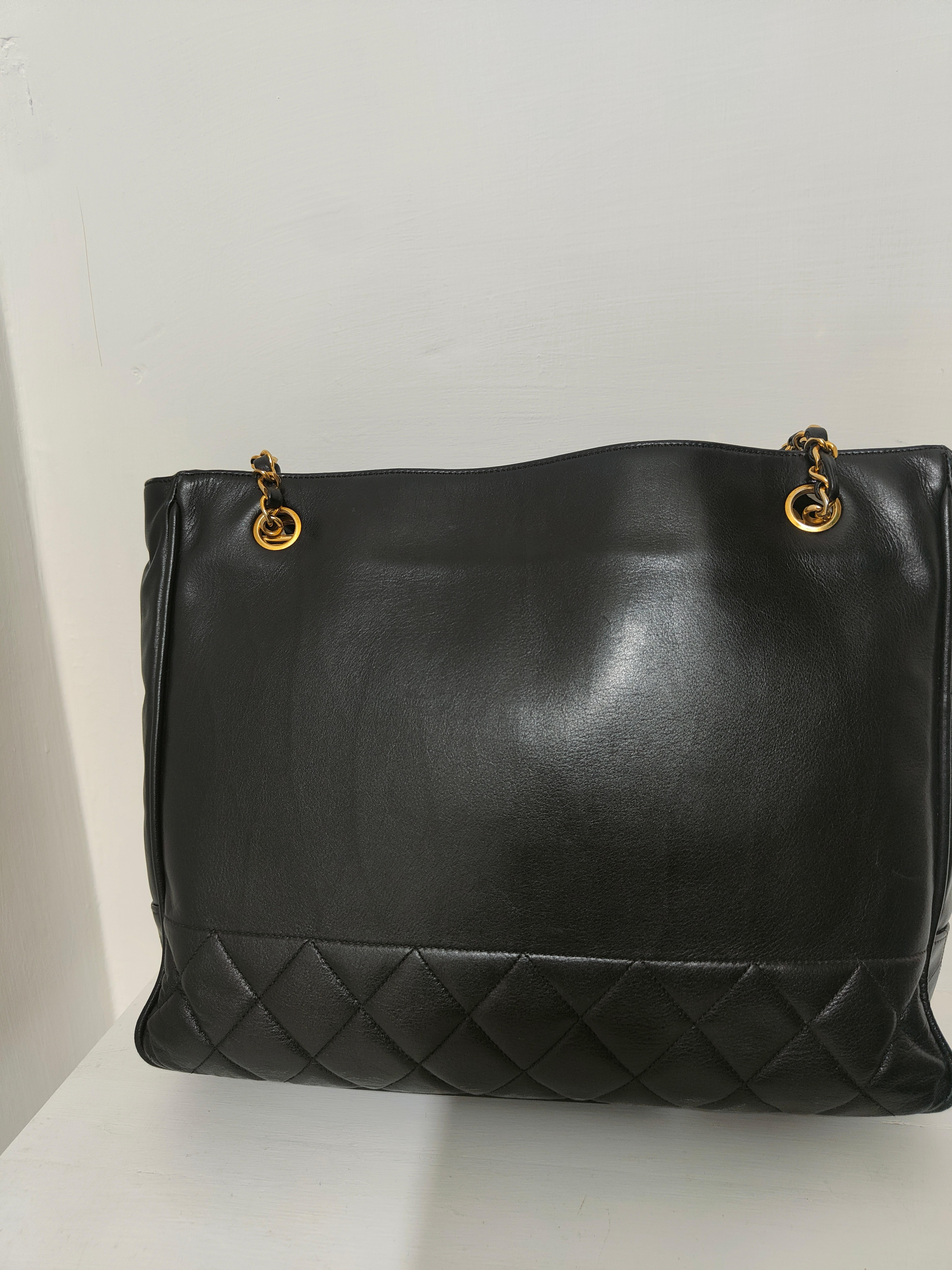 Women's or Men's 1990s Chanel black leather gold hardware shoulder bag  For Sale