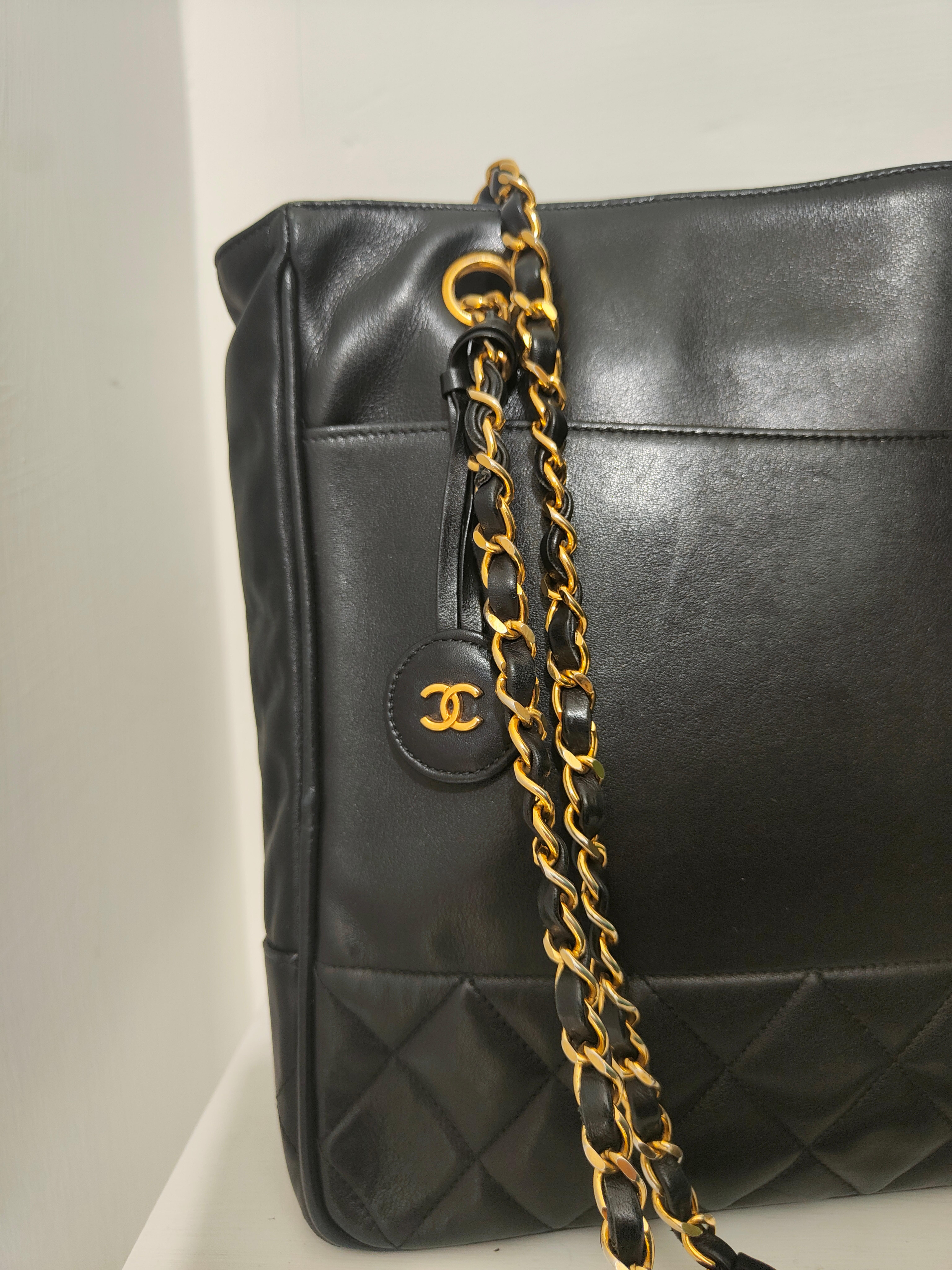 1990s Chanel black leather gold hardware shoulder bag For Sale 1