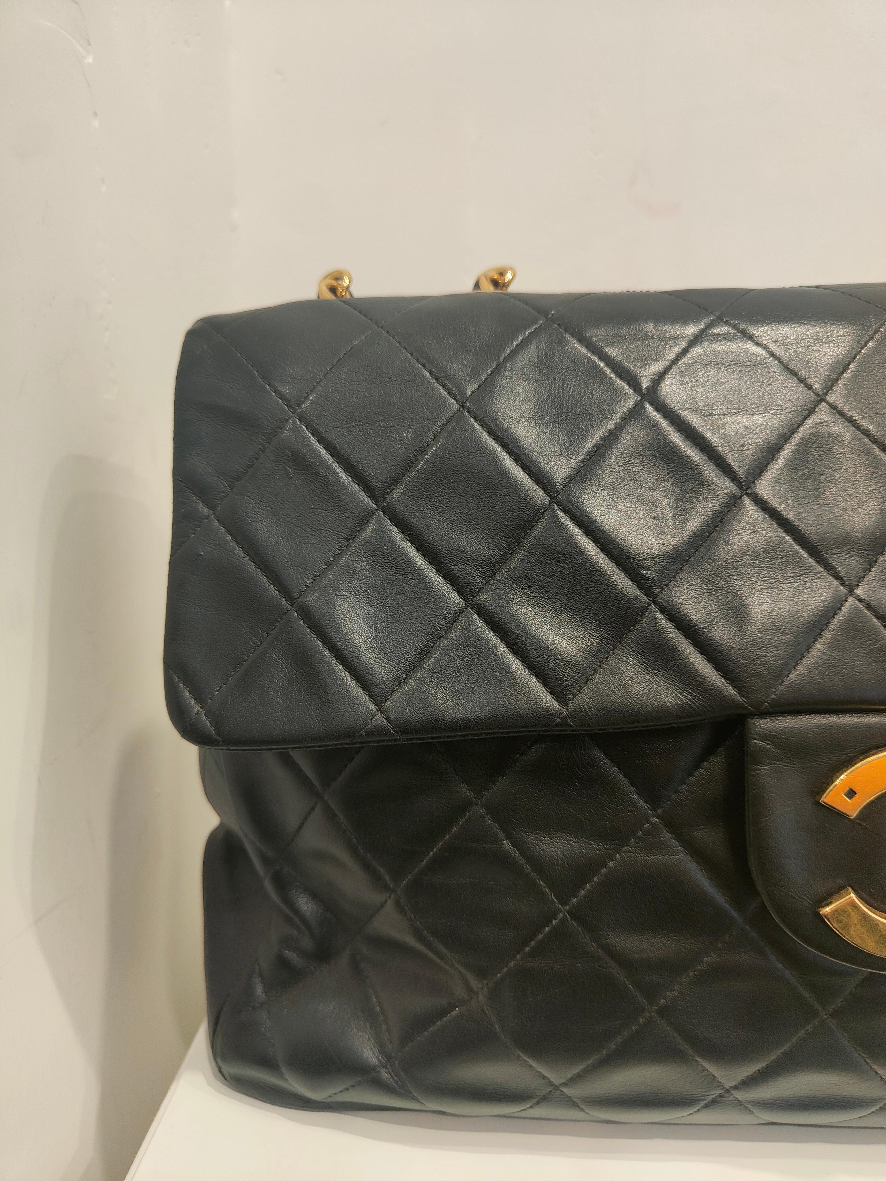 1990s Chanel black leather Maxi Jumbo 7