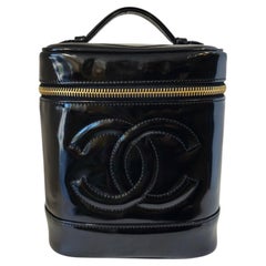 1990s Chanel black patent leather Beauty handle bag