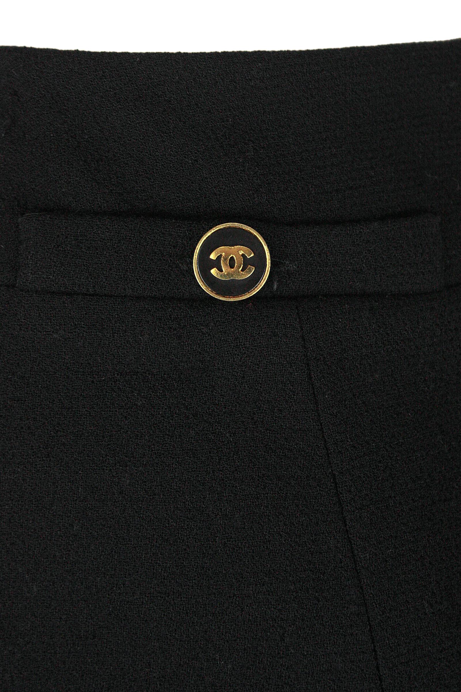 1990s Chanel Black Pleated Skirt with Gold CC Buttons In Good Condition In Los Angeles, CA