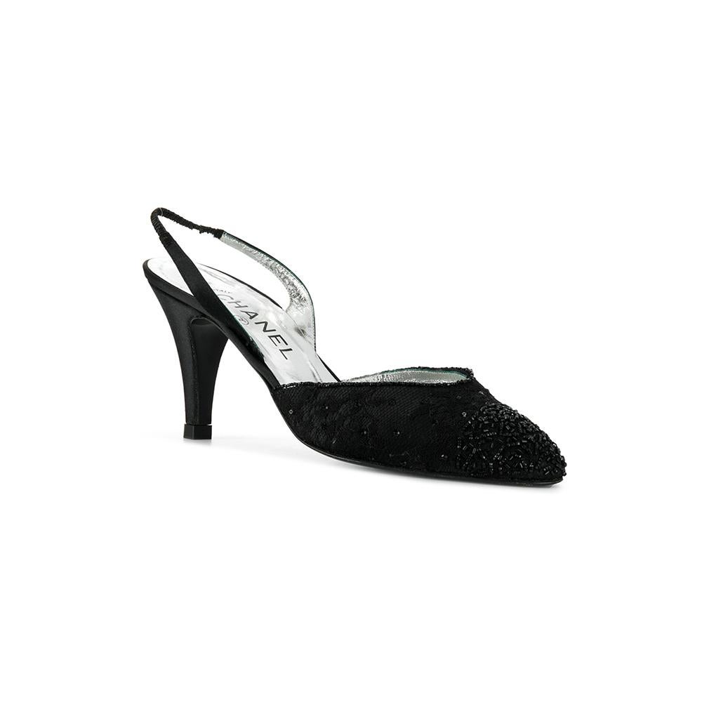 Chanel pointed toe décolleté in silk lace with decorative beads on the tip and elastic strap on the back. Logoed insole in silver leather and medium high heel.

Years: 90s

Made in Italy

Size: 38,5 EU

Heels: 8.5 cm
Insole length: 24,5