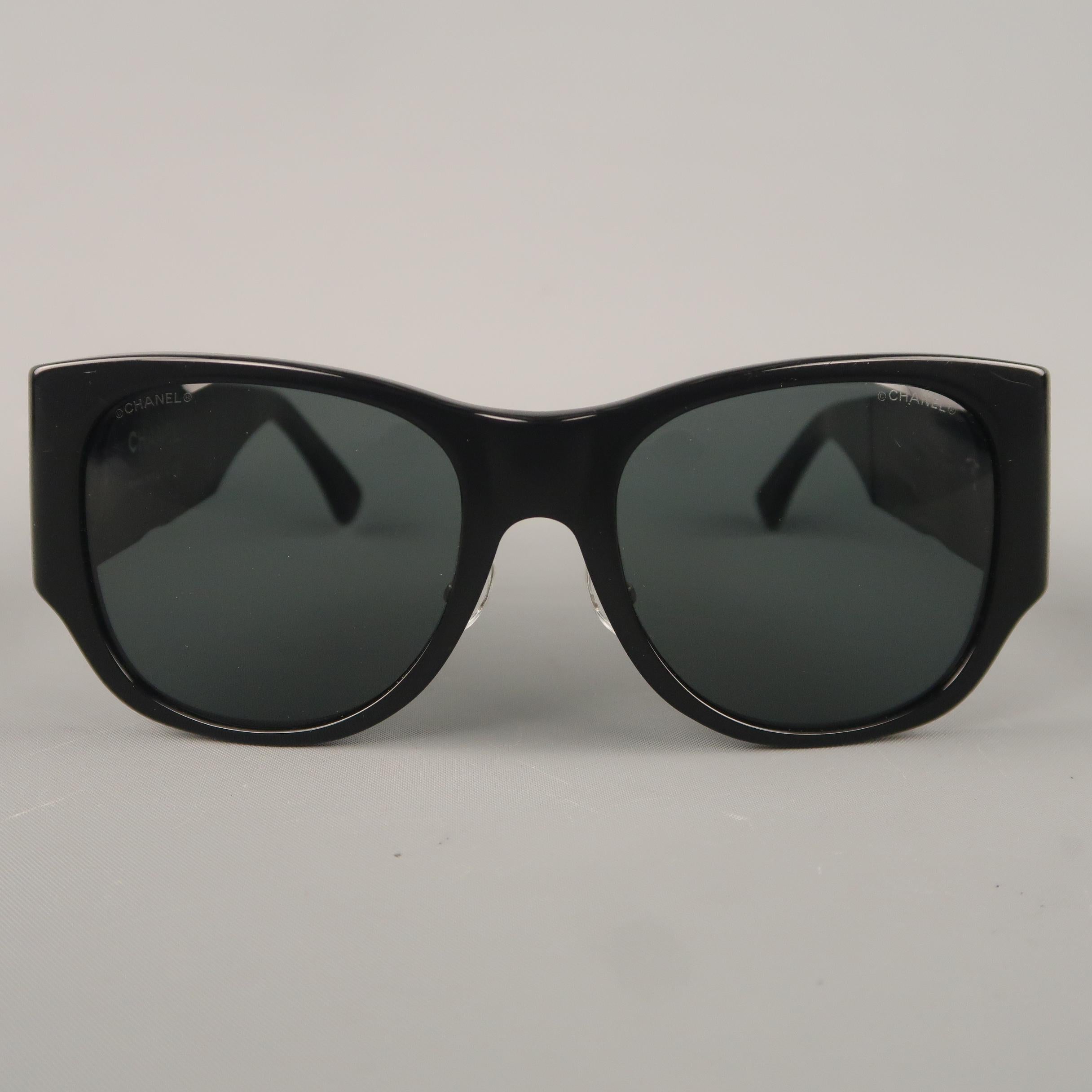 Vintage 1990's CHANEL sunglasses come in black acetate with large black lenses and thick arms detailed with quilted leather panels that flip up to reveal hidden logo mirrors. Minor wear on leather. As-is.  With Case. Made in France.
 
Good Pre-Owned