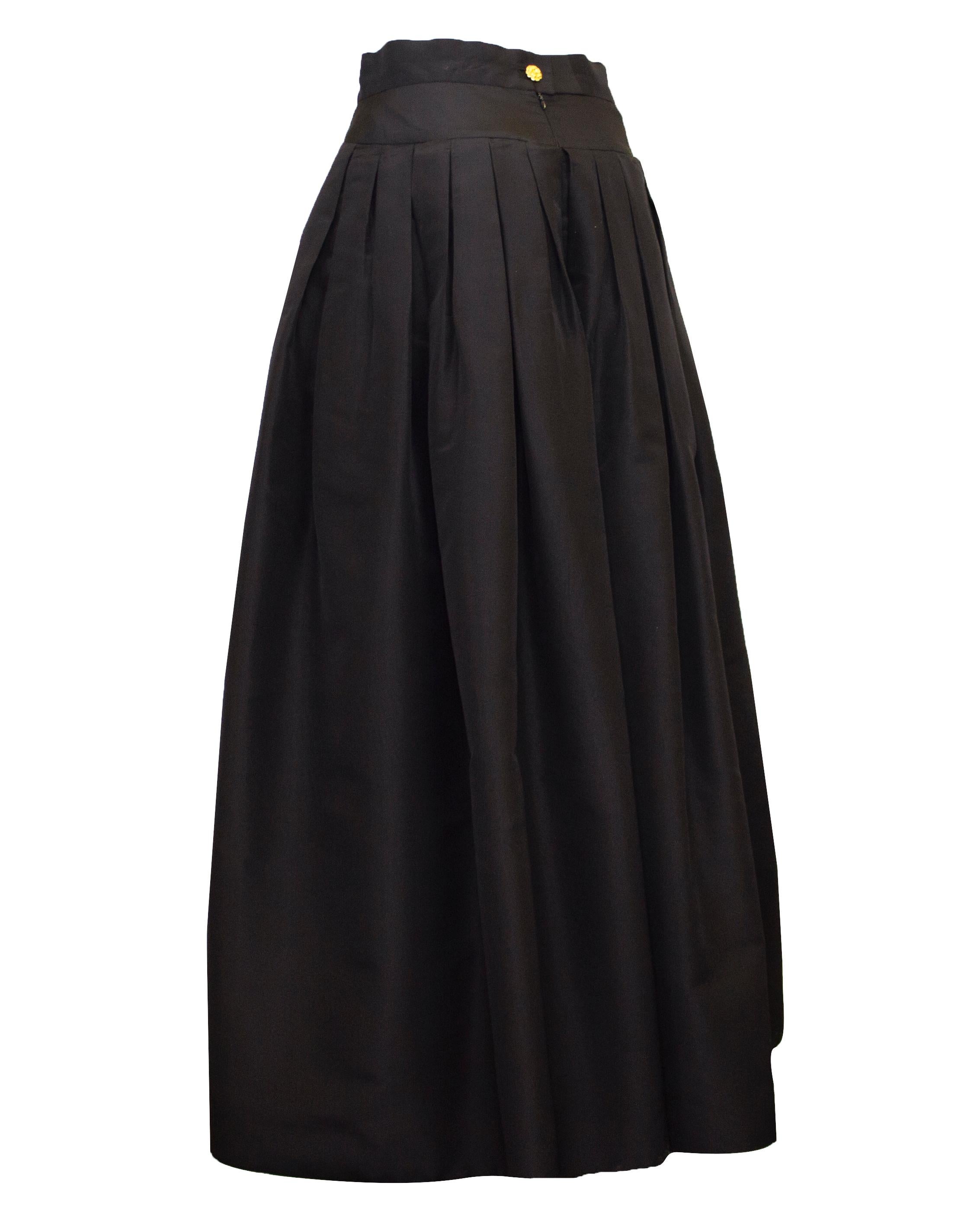 1990s Chanel Black Silk Taffeta Ball Skirt In Good Condition For Sale In Toronto, Ontario