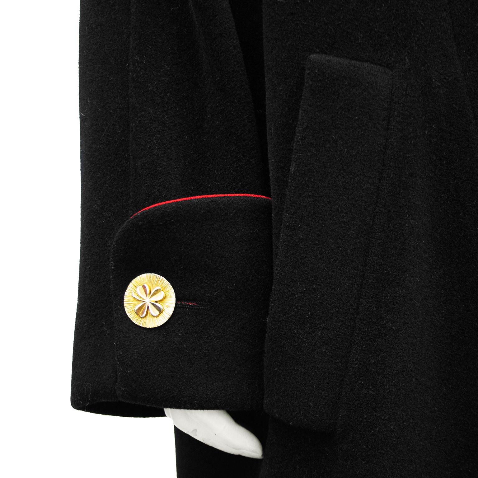Chanel - Manteau cocon en laine noire avec passepoil rouge, années 1990 Bon état - En vente à Toronto, Ontario