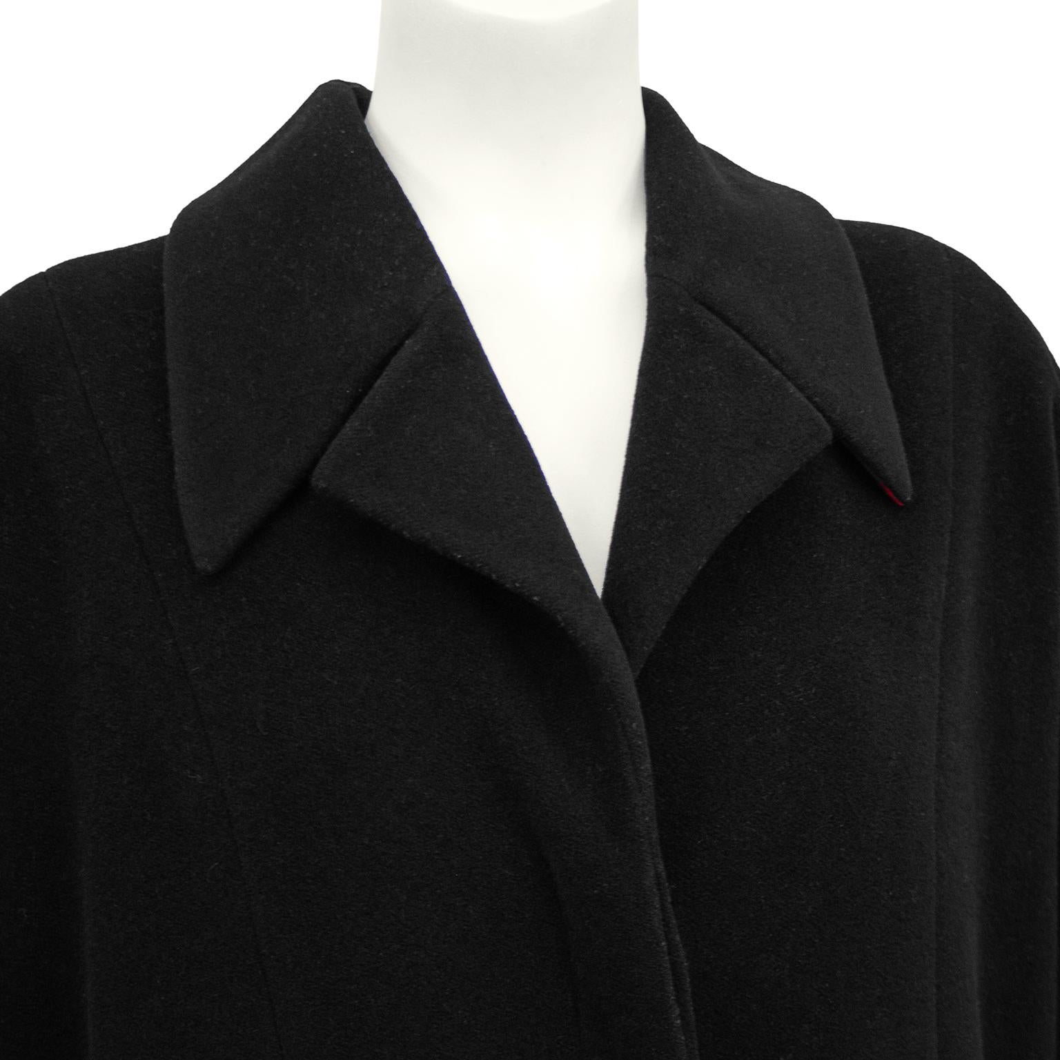 1990s Chanel Black Wool Cocoon Coat With Red Piping In Good Condition For Sale In Toronto, Ontario