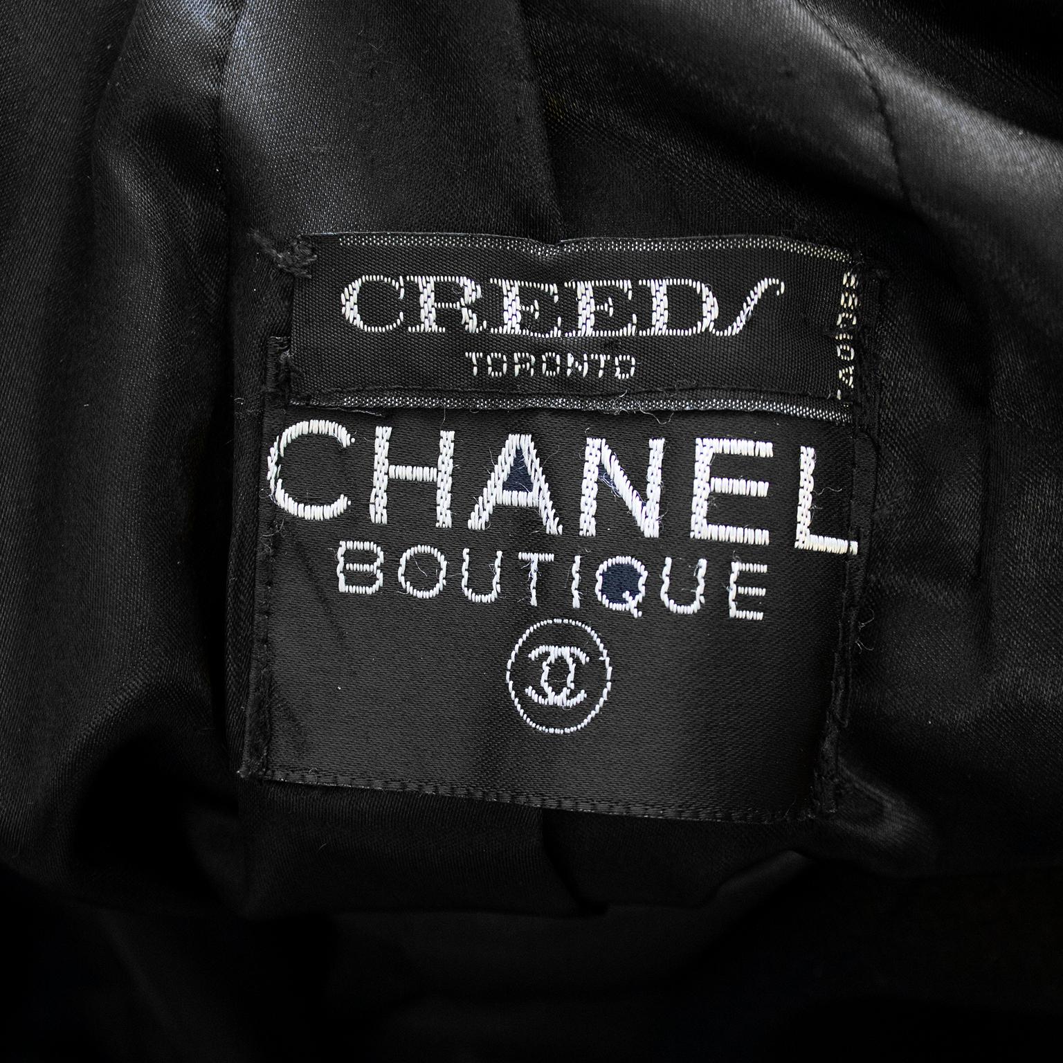 Chanel - Manteau cocon en laine noire avec passepoil rouge, années 1990 en vente 2