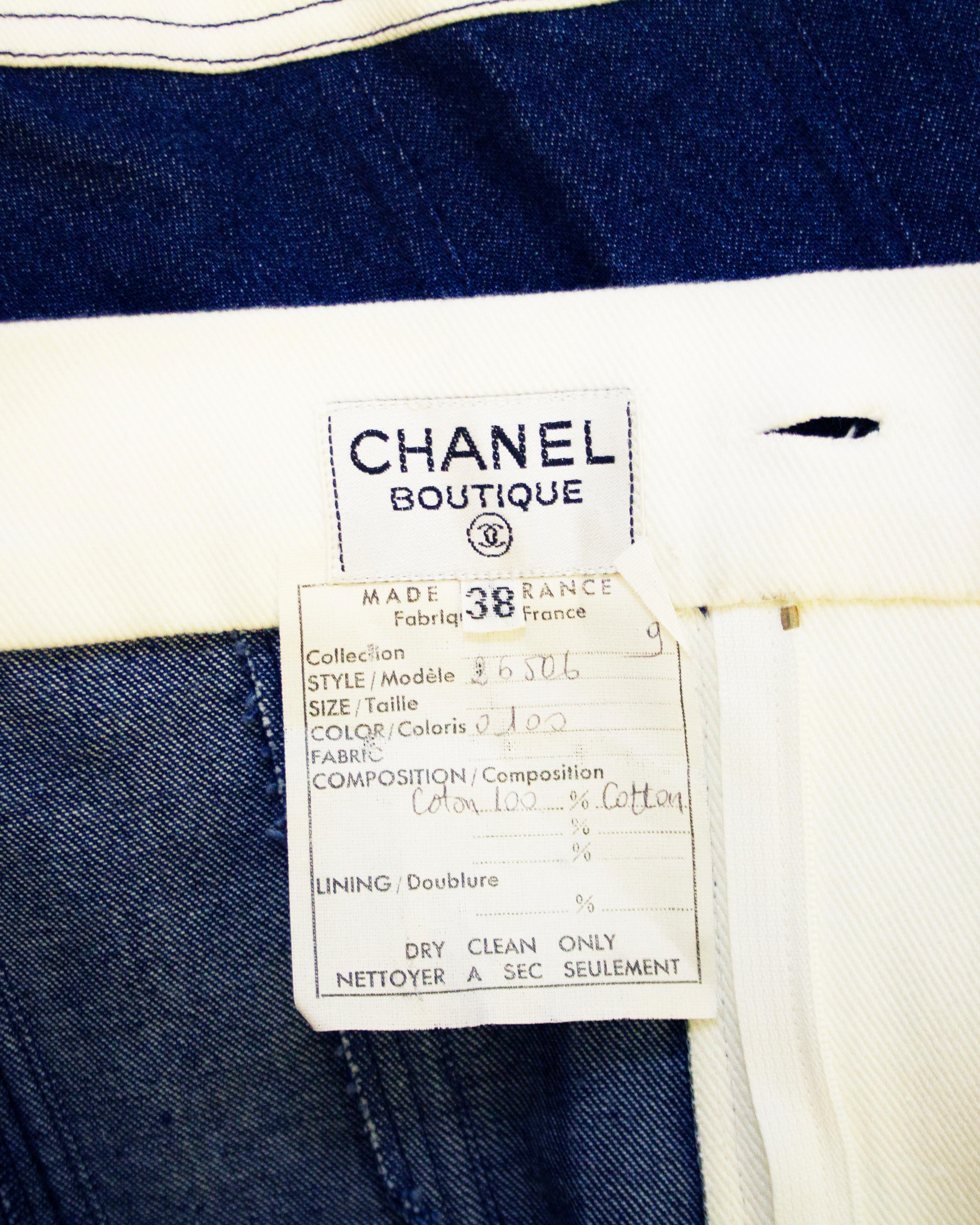 Ensemble top et jupe sans bretelles en denim bleu et blanc de Chanel, années 1990 en vente 3