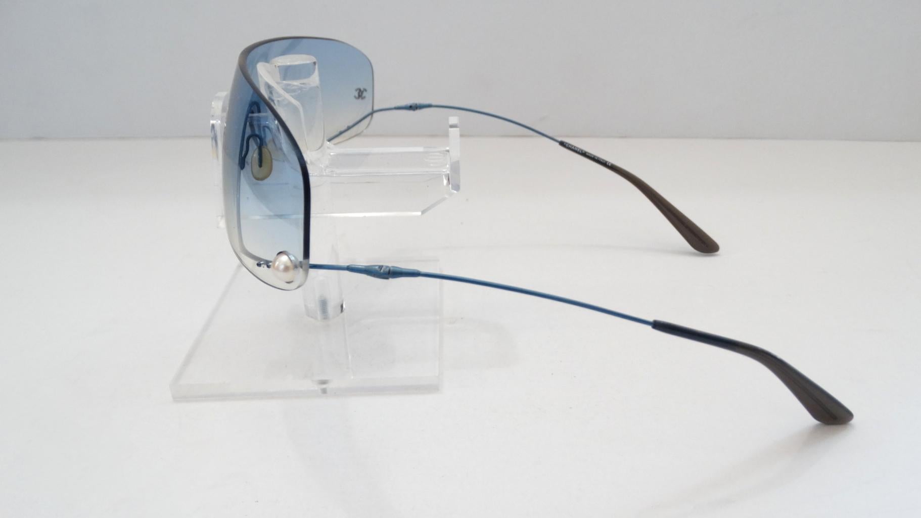 1990er Chanel Blue Randless Shield Sonnenbrille (Grau)