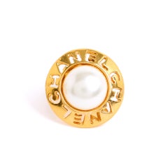 1990s Chanel Boucles d'oreille Clips CHANEL Clip on earrings