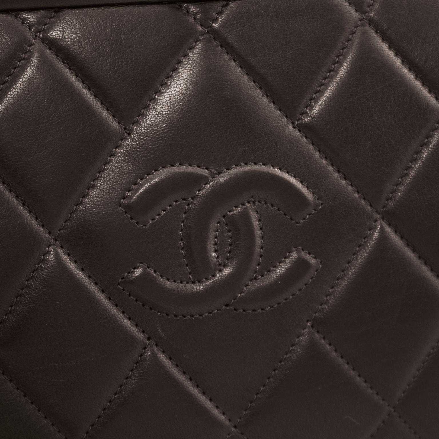 Women's 1980s Chanel Brown Quilted Frame Bag For Sale