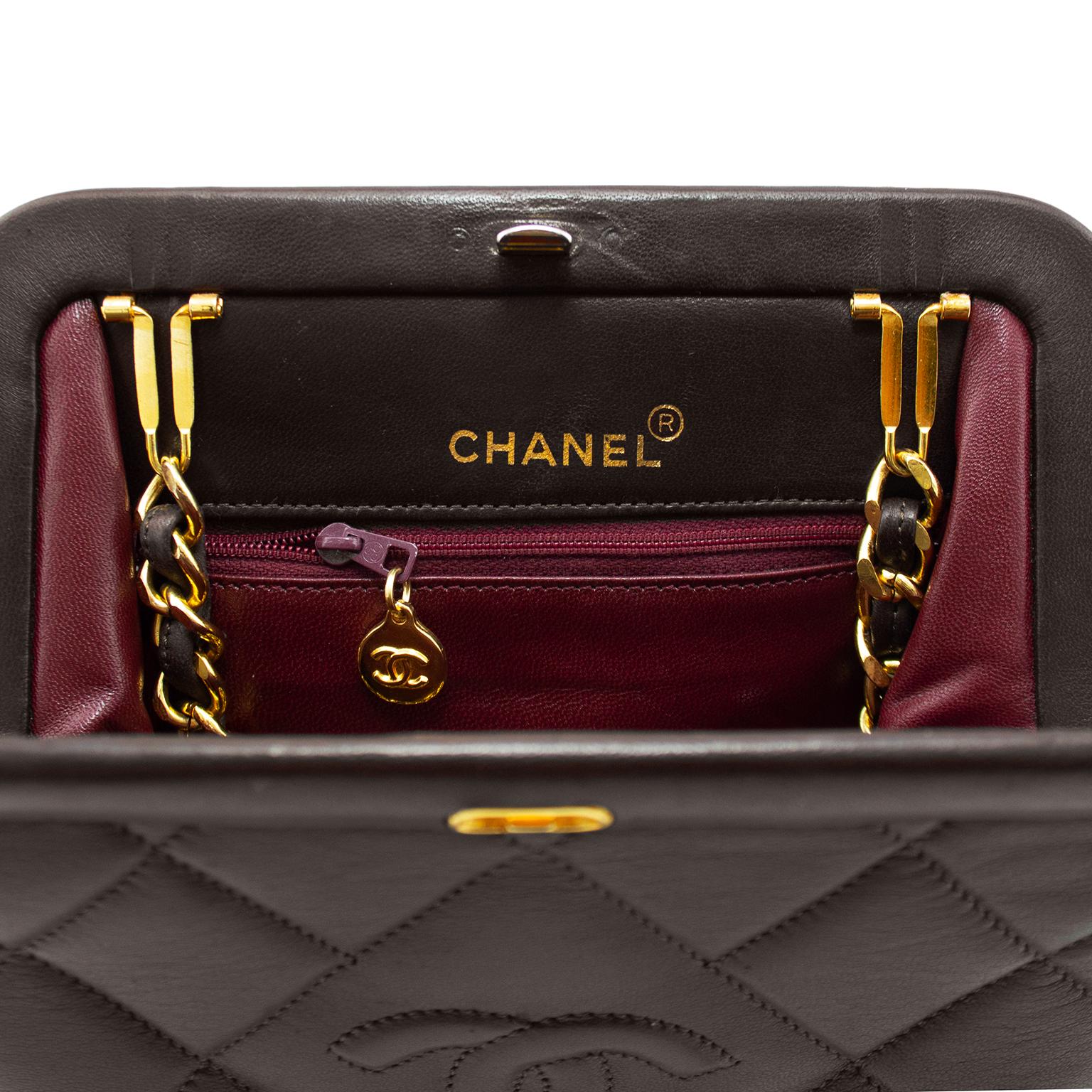1980er Chanel Braune gesteppte Rahmentasche im Angebot 4