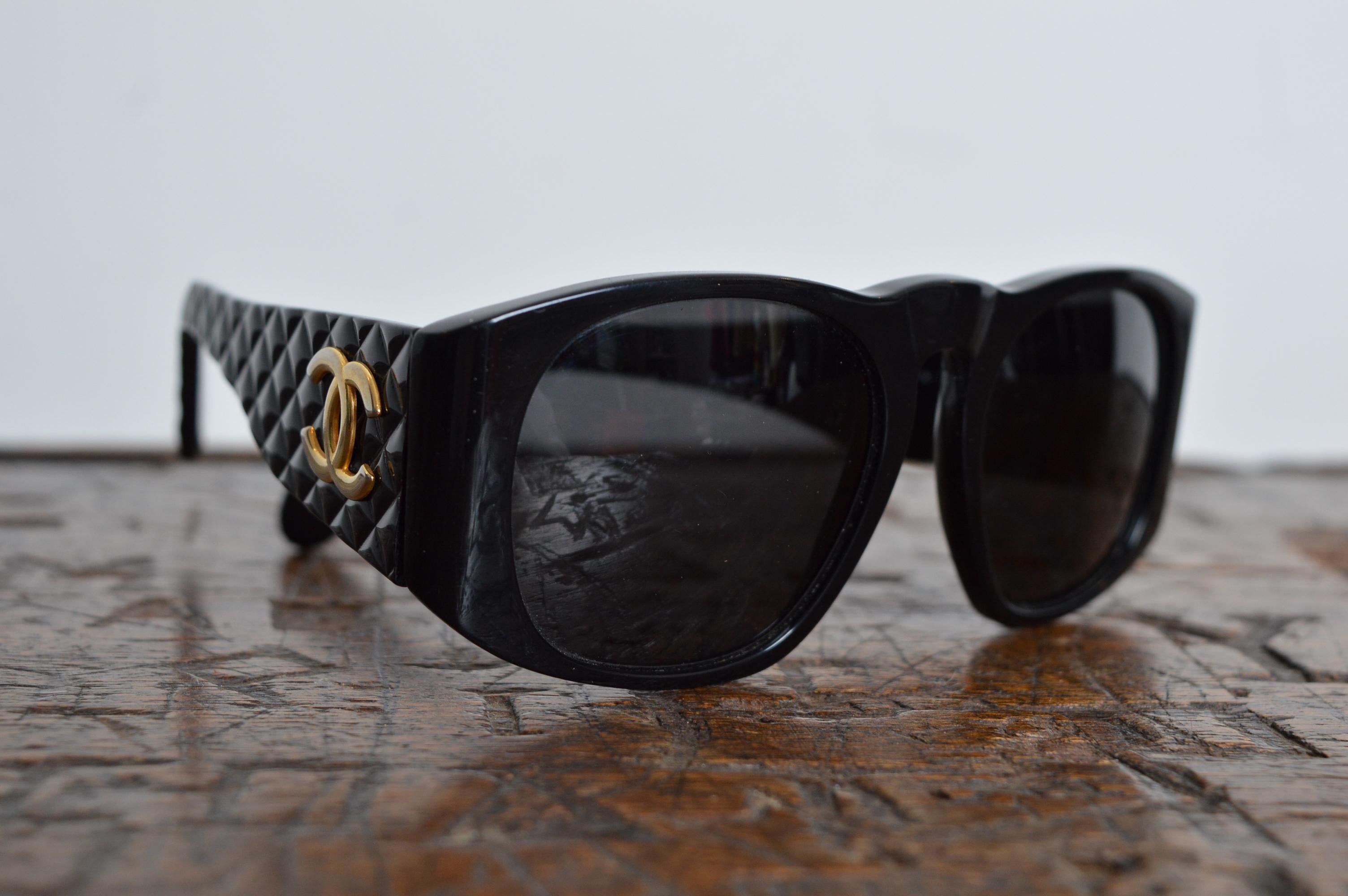 Women's or Men's 1990’s Chanel by Karl Lagerfeld Black & Gold CC Rounded Shades - Sunglasses For Sale