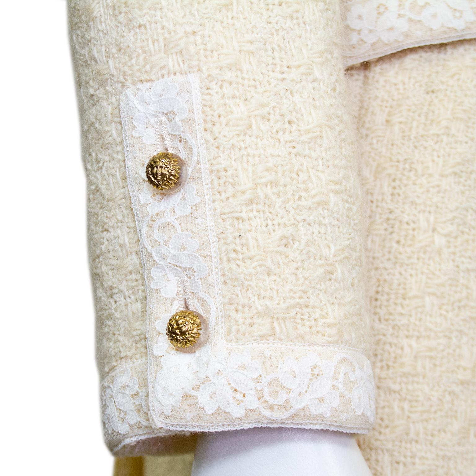 1990’s Chanel Cream Lace & Bouclé Wool 5pc RTW Skirt Suit For Sale 2