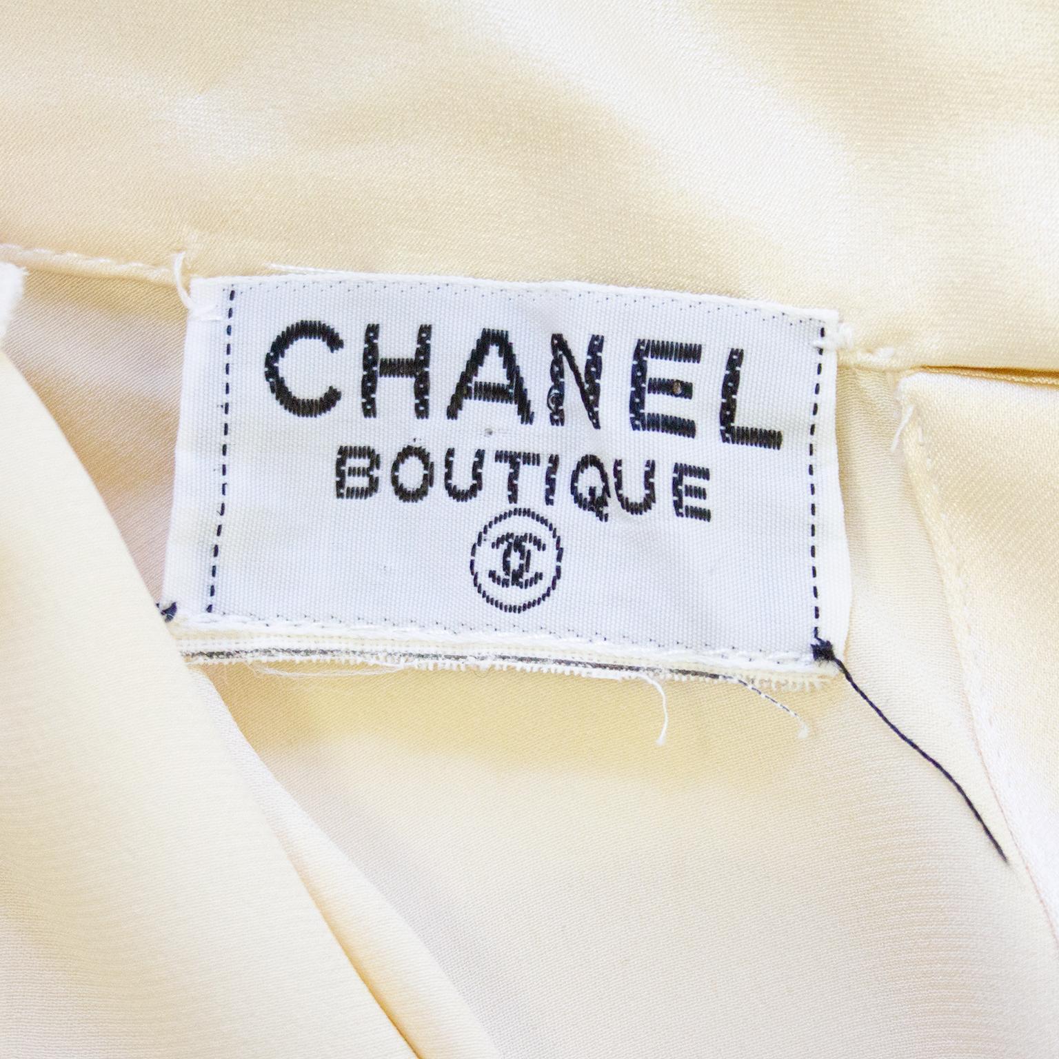 1990s Chanel Cream Silk Sleeveless Blouse In Good Condition In Toronto, Ontario